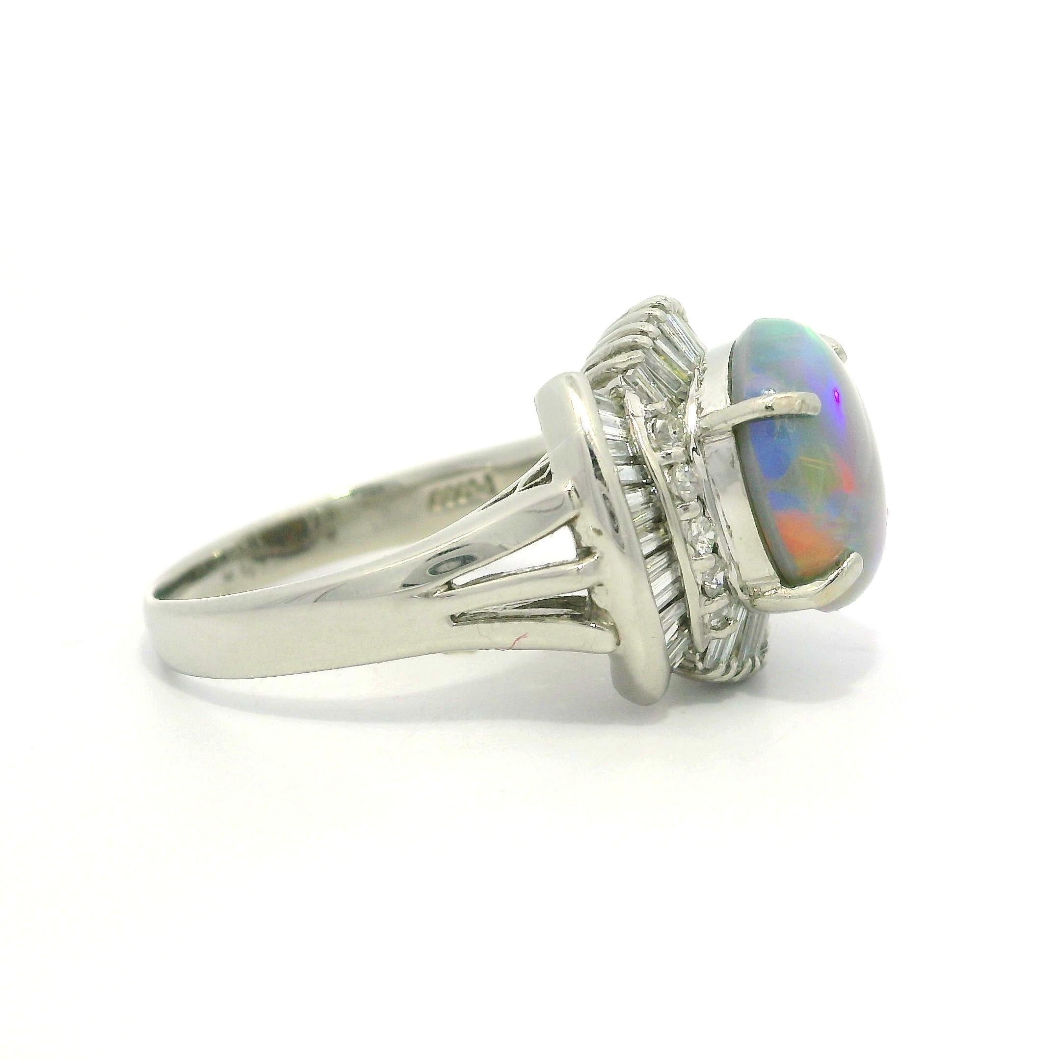 Bague en platine 2.85ctw Cabochon Flashy Play Of Color Opal w/ Diamond Statement Ring en vente 4