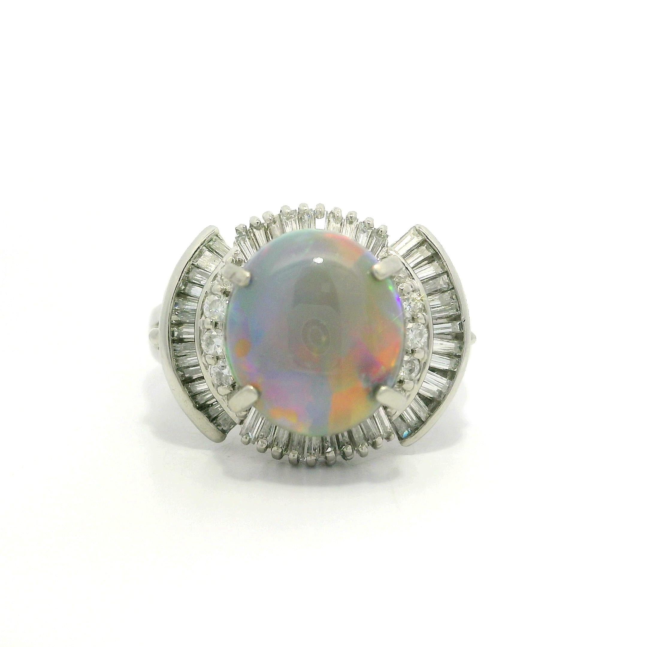 Bague en platine 2.85ctw Cabochon Flashy Play Of Color Opal w/ Diamond Statement Ring