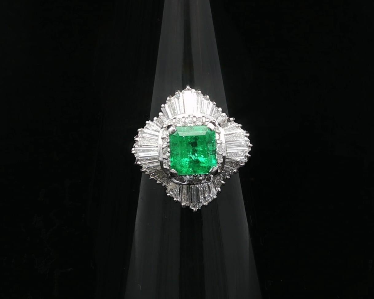 Bague ballerine en platine 2.93ctw Square Step Emerald w/ Round & Baguette Diamond Ballerina Ring en vente 8