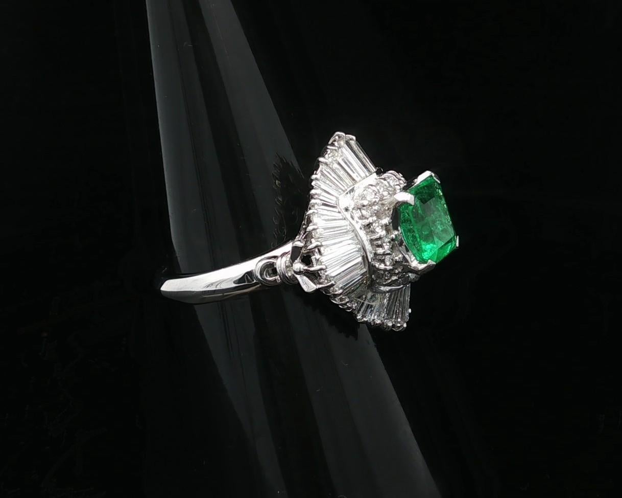 Bague ballerine en platine 2.93ctw Square Step Emerald w/ Round & Baguette Diamond Ballerina Ring en vente 10