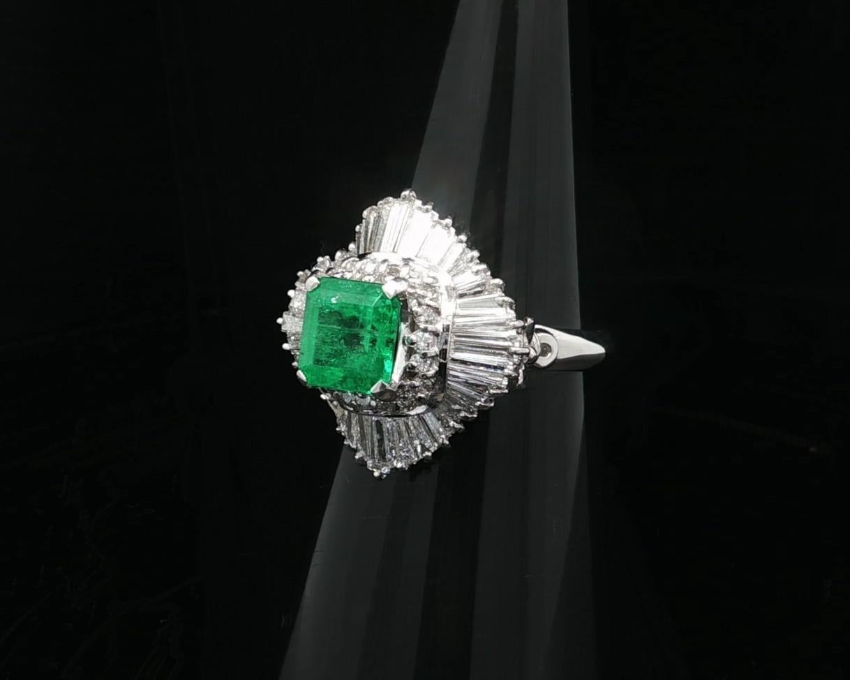 Bague ballerine en platine 2.93ctw Square Step Emerald w/ Round & Baguette Diamond Ballerina Ring en vente 11