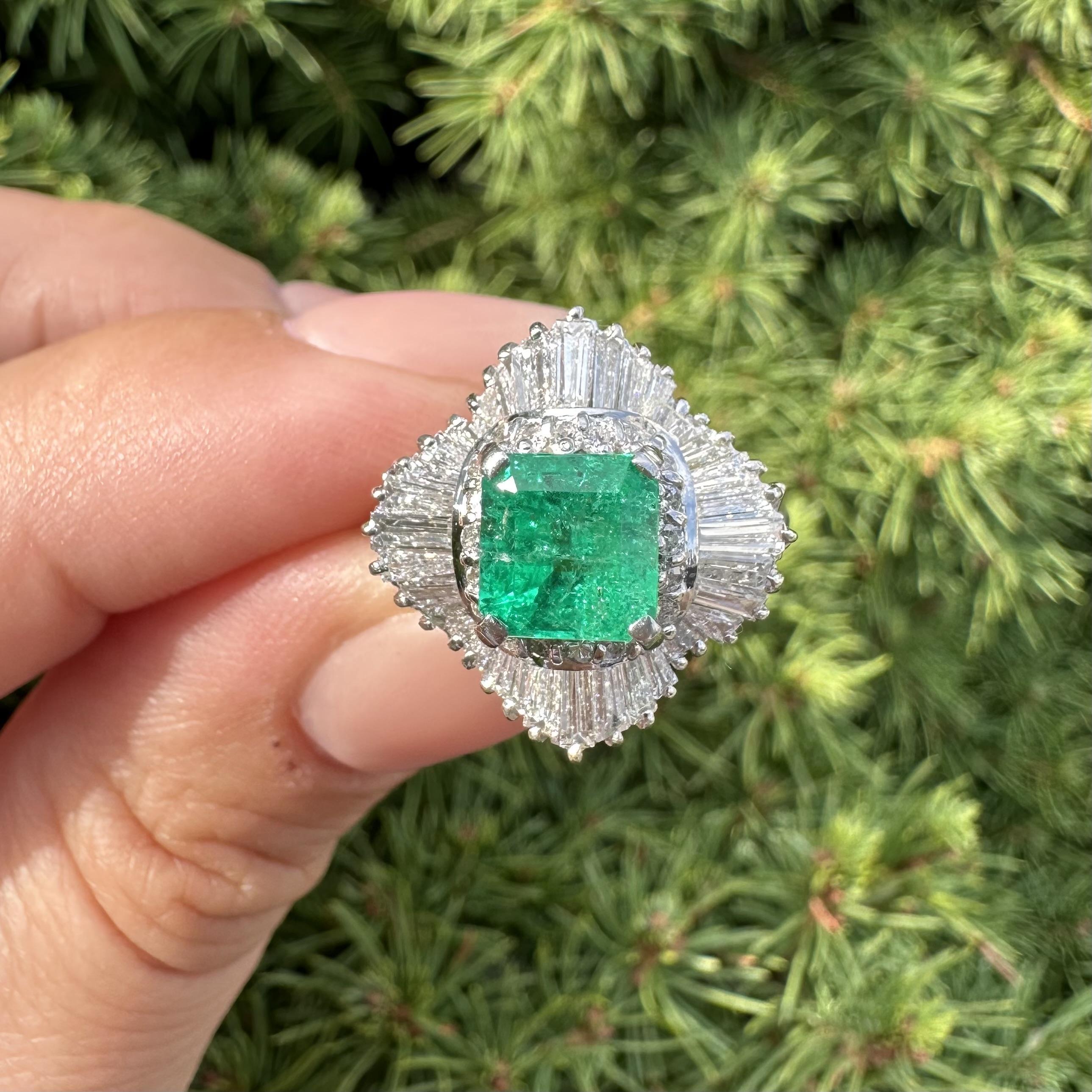 Bague ballerine en platine 2.93ctw Square Step Emerald w/ Round & Baguette Diamond Ballerina Ring Excellent état - En vente à Montclair, NJ