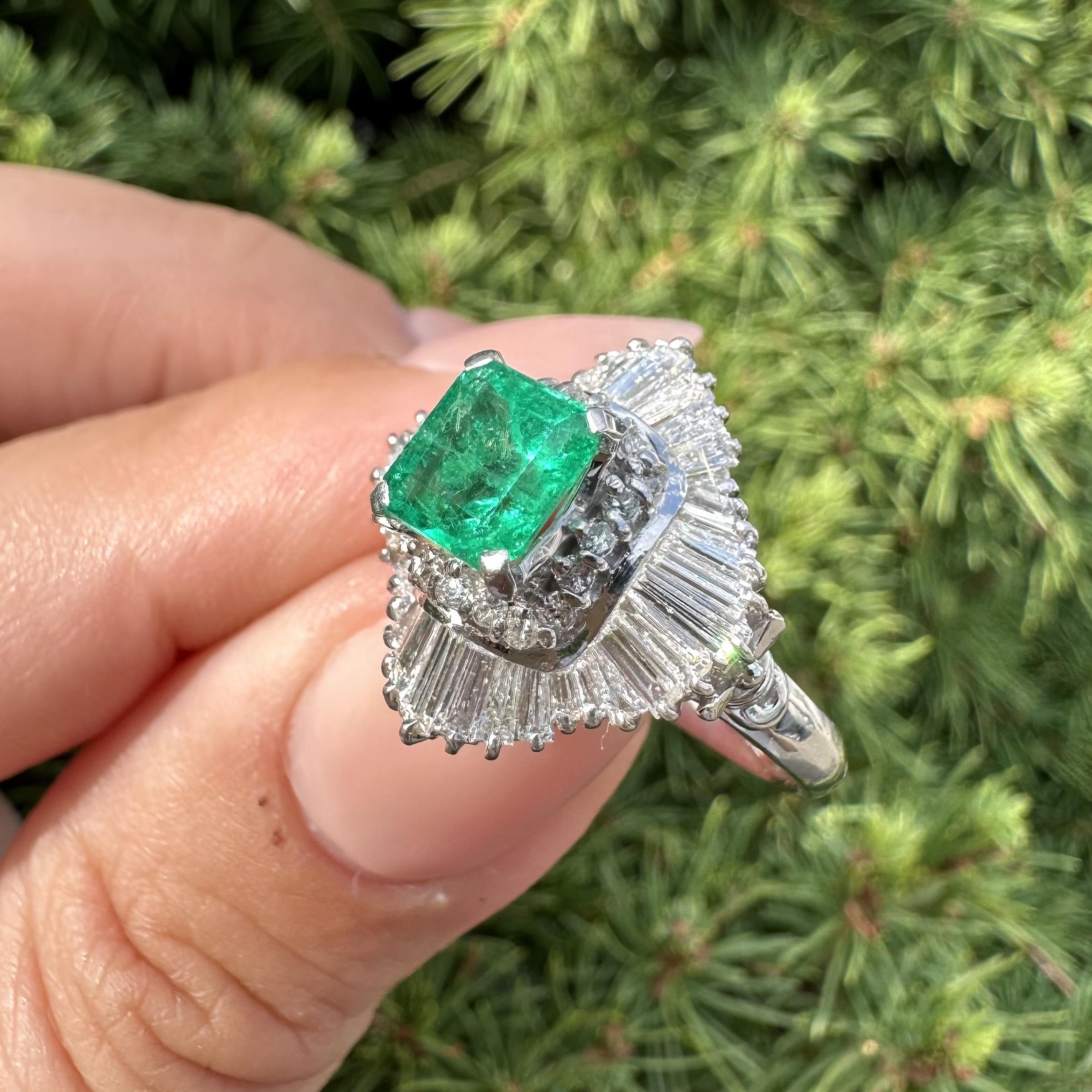 Bague ballerine en platine 2.93ctw Square Step Emerald w/ Round & Baguette Diamond Ballerina Ring Pour femmes en vente