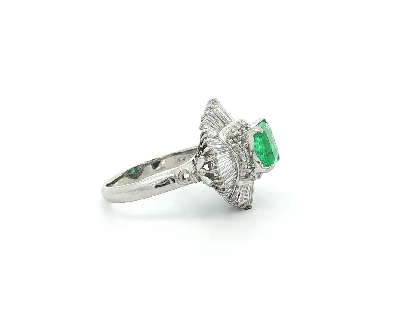 Bague ballerine en platine 2.93ctw Square Step Emerald w/ Round & Baguette Diamond Ballerina Ring en vente 3
