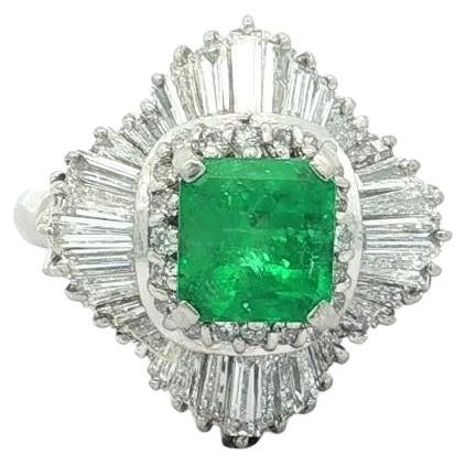 Platin 2,93ctw Quadrat Schritt Smaragd mit runden und Baguette Diamant Ballerina Ring