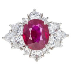 Anello in platino con diamante e rubino ovale da 2,99 carati