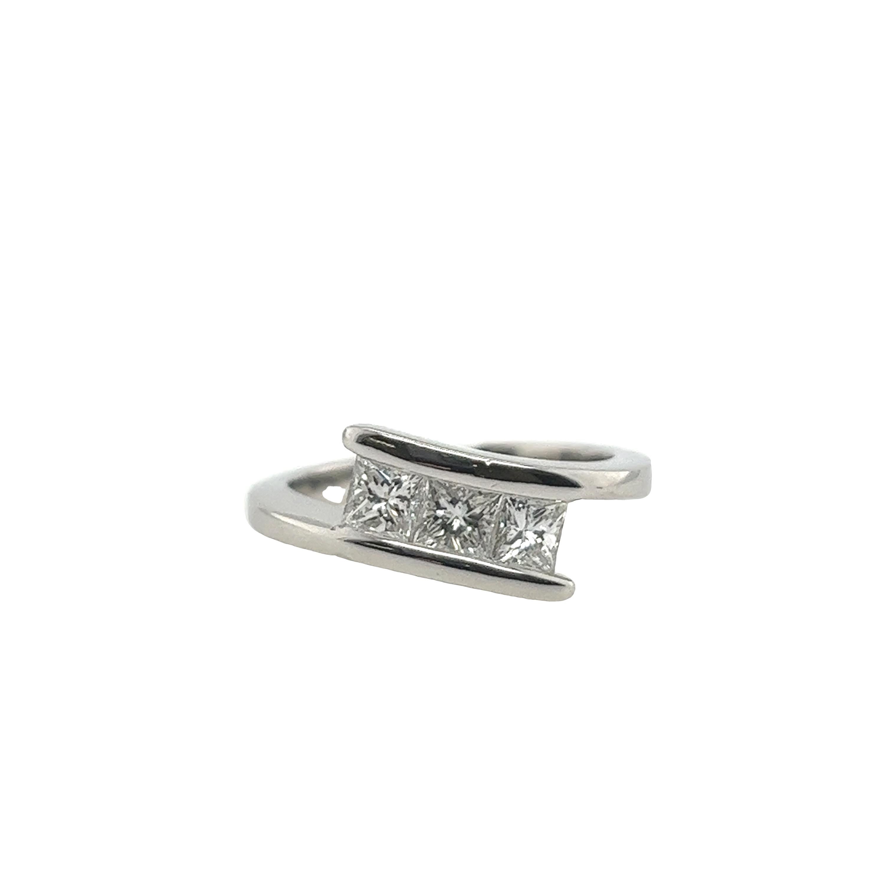 Women's Platinum 3-Stone Diamond Ring set with 0.80ct Princess Cut G/H/VS natural Diamnd For Sale