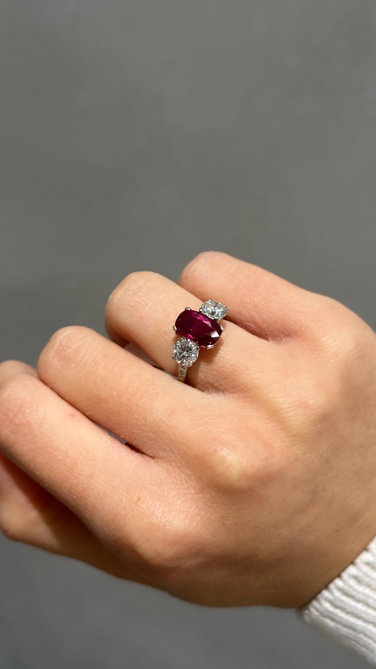Platinum 3 stone Ruby Ring In New Condition For Sale In New York, NY