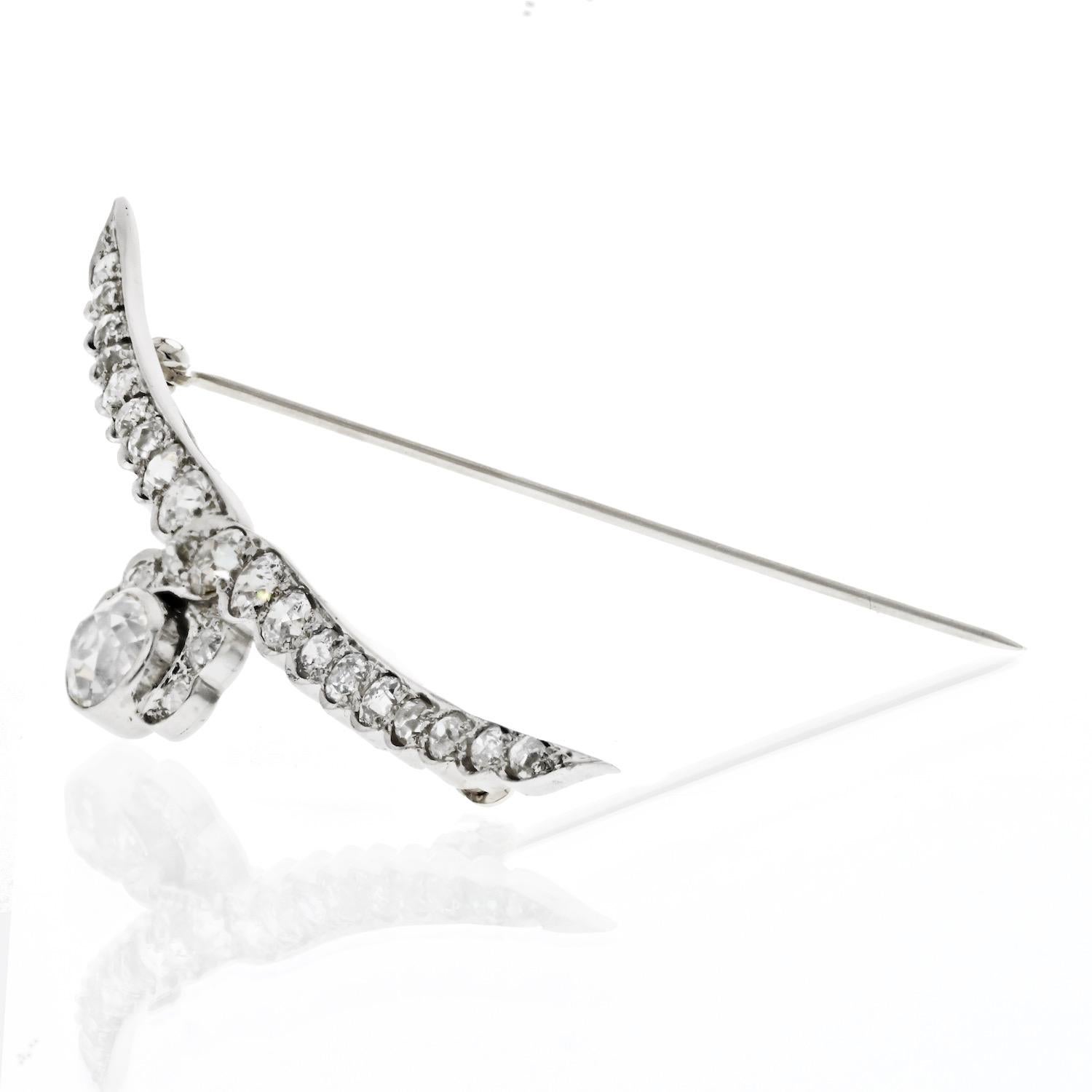Moderne Broche en platine 3.00cttw Antique Old Mine Diamond Brooch en vente