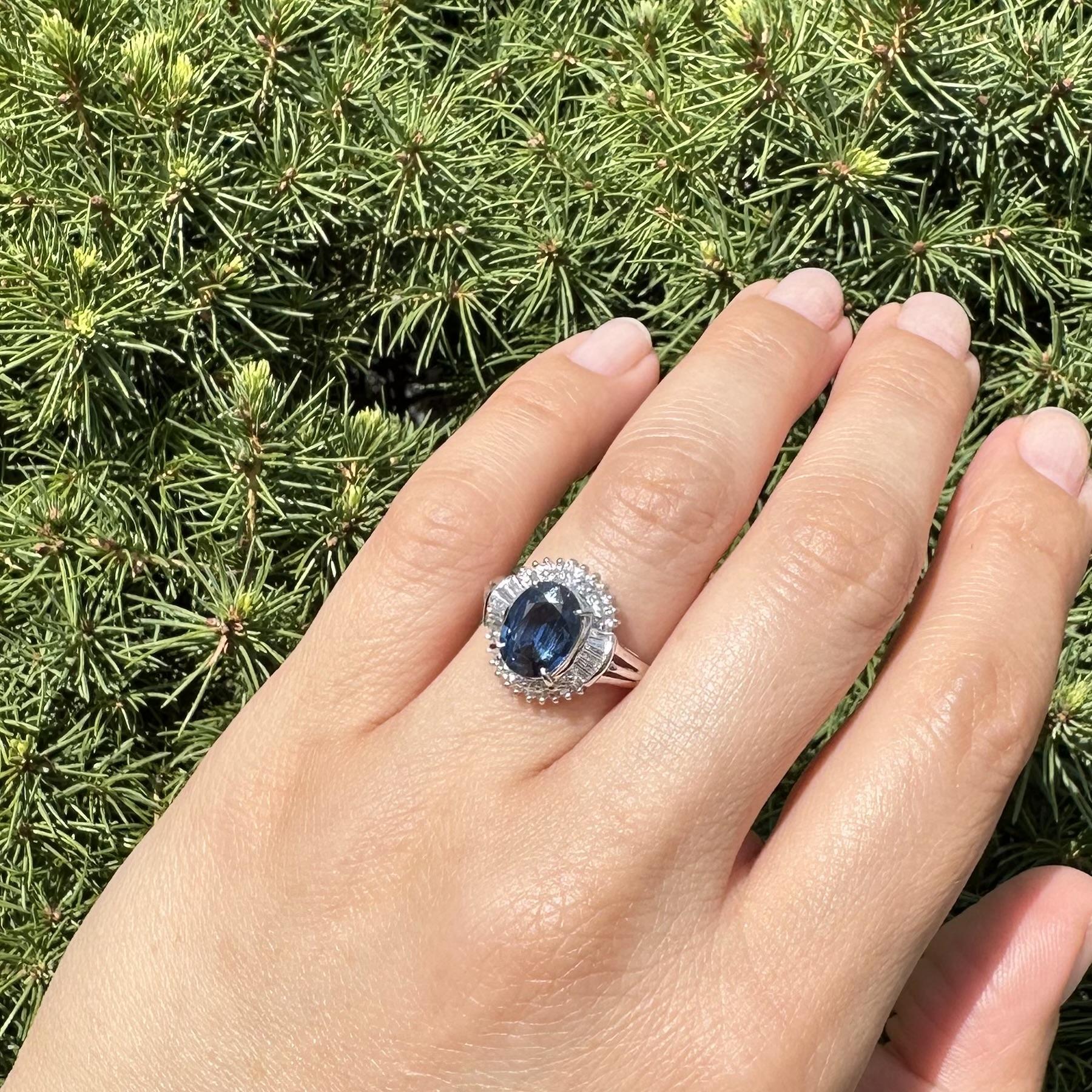 Platin 3,02ctw Oval Blauer Saphir w / Runde & Baguette Diamant Ballerina Ring im Angebot 5
