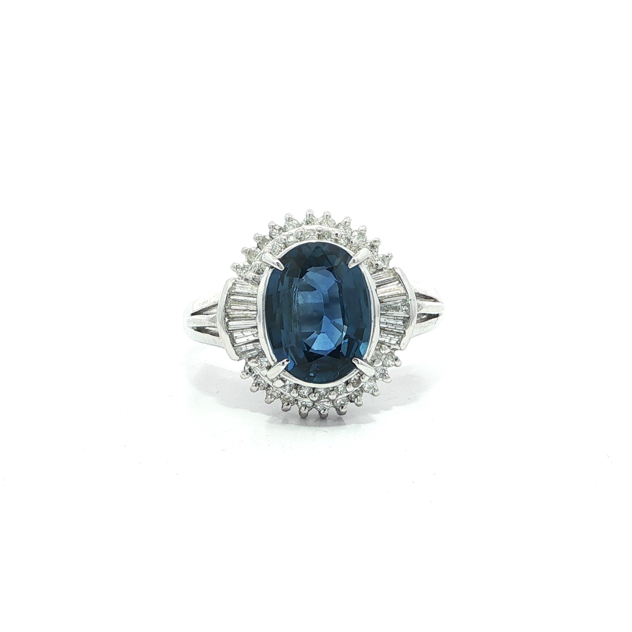 --Stein(e):--
(1) Natürlicher echter Saphir - Ovaler Brillantschliff - Zackenfassung - schöne Farbe - schöne blaue Farbe - 2,57ct (genau)
(50) Natürliche echte Diamanten - runder Brillant- und konischer Baguetteschliff - Zackenfassung - schöne weiße
