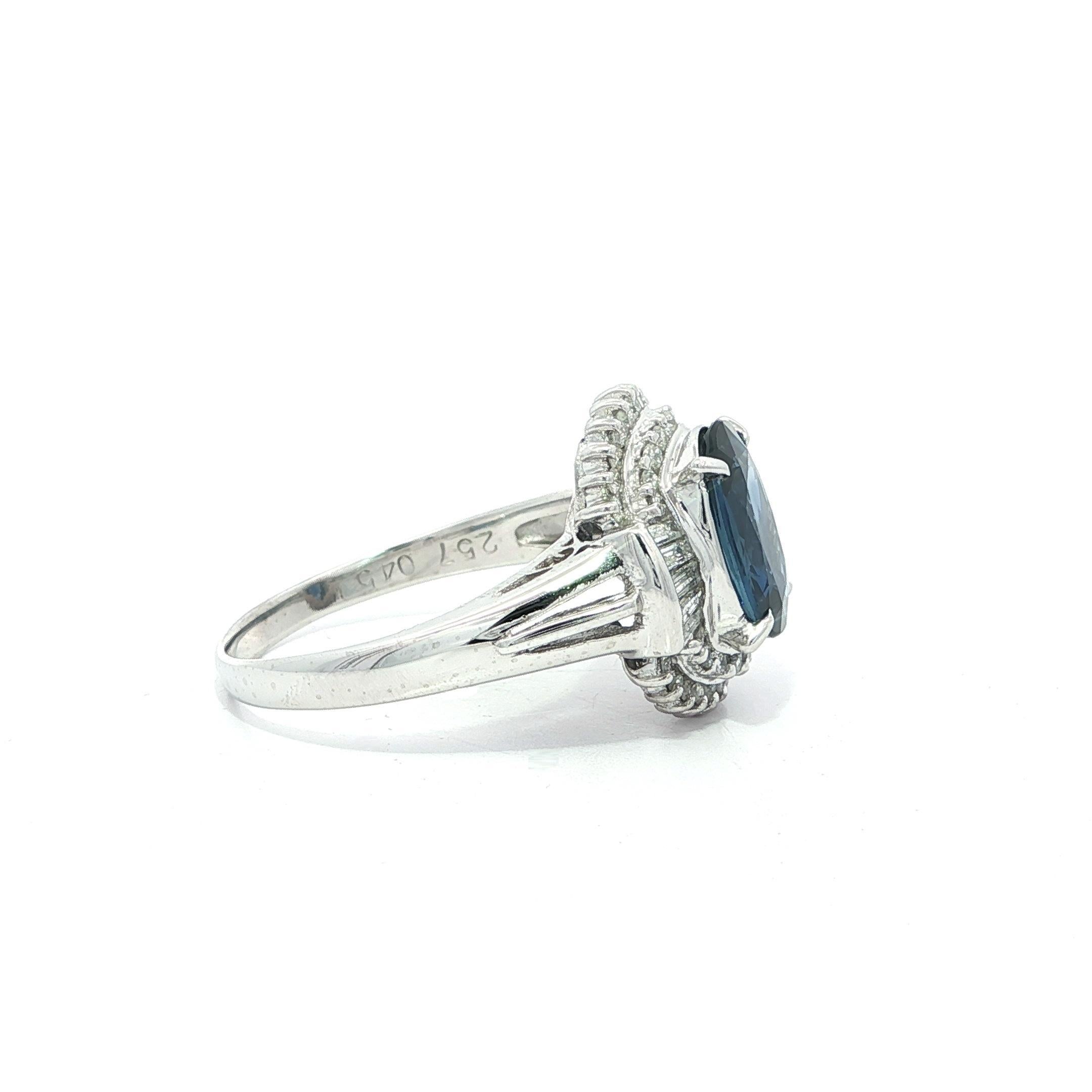 Platin 3,02ctw Oval Blauer Saphir w / Runde & Baguette Diamant Ballerina Ring im Angebot 2