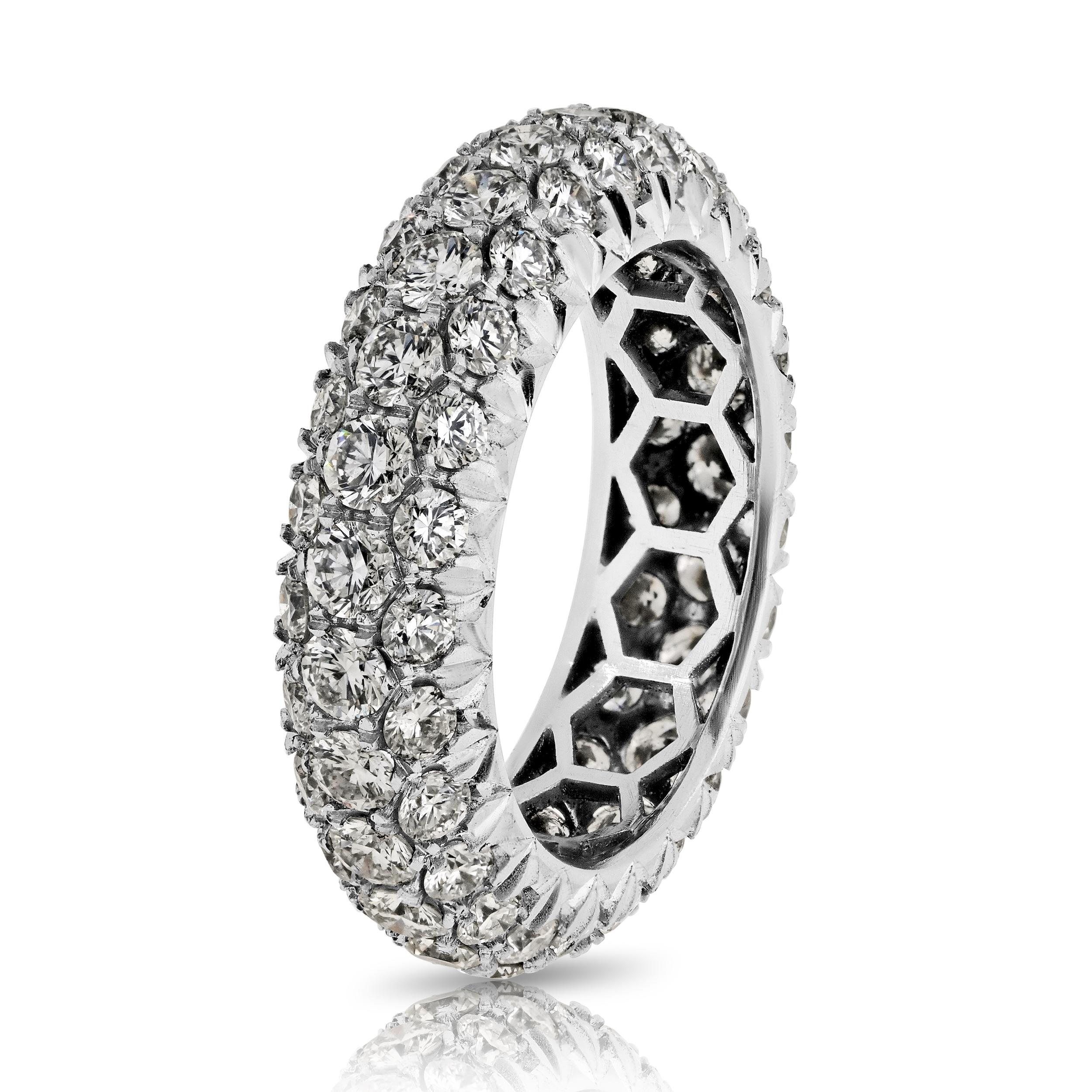 Platin 3,10cttw Dreireihiger runder Diamant-Pavé-Ring mit Rundschliff Damen im Angebot