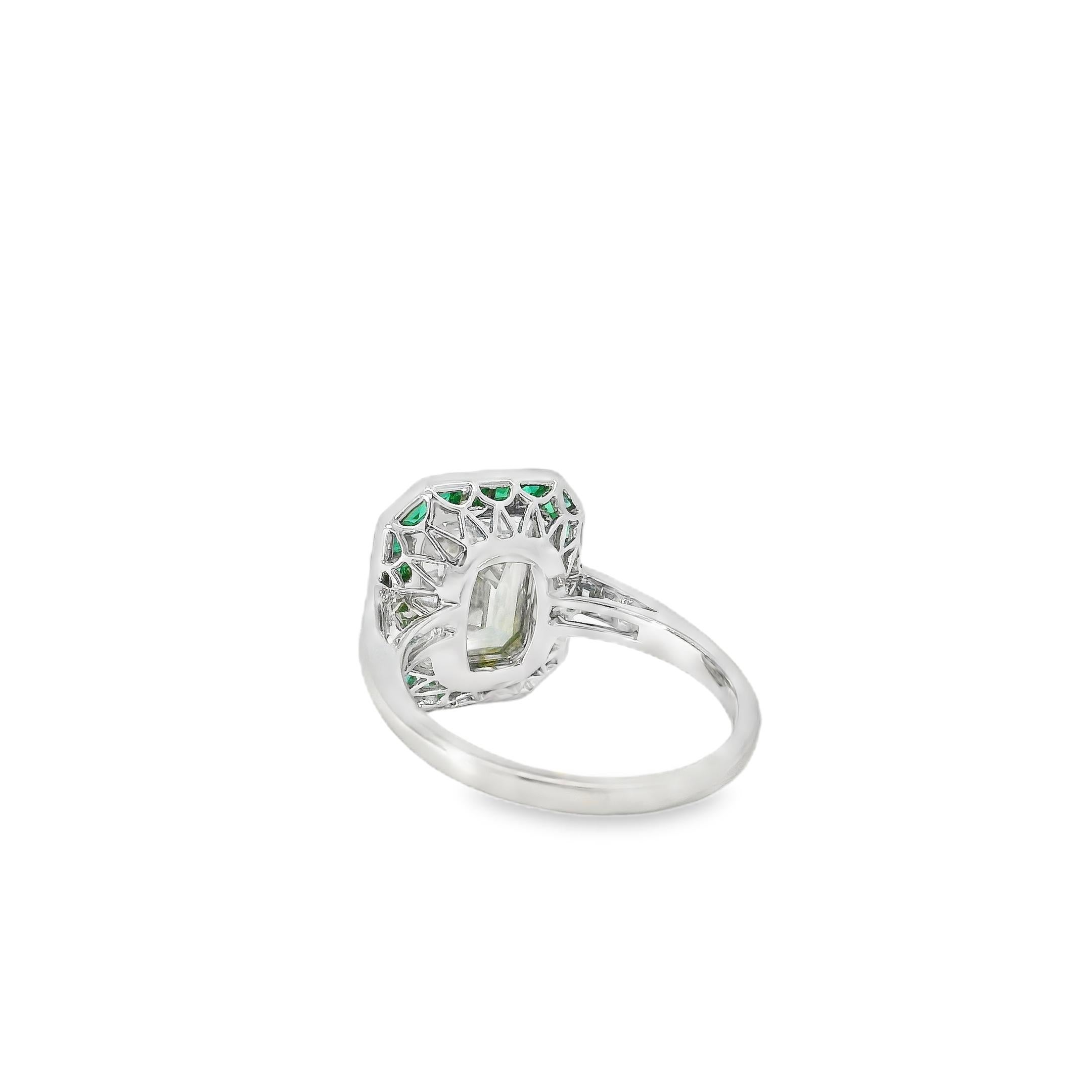 Platinum 3.15ct Diamond and Emerald Ring in vendita 5