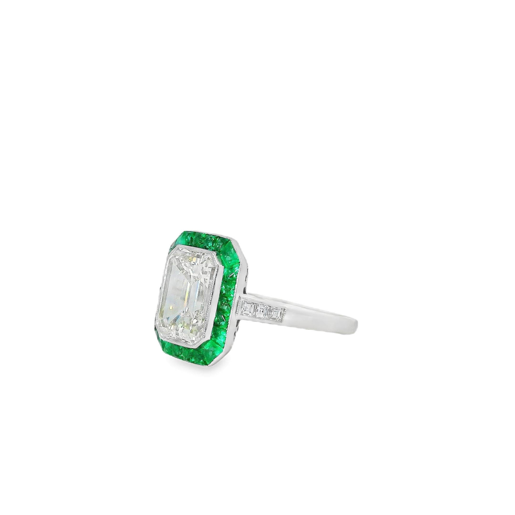 Taglio smeraldo Platinum 3.15ct Diamond and Emerald Ring in vendita