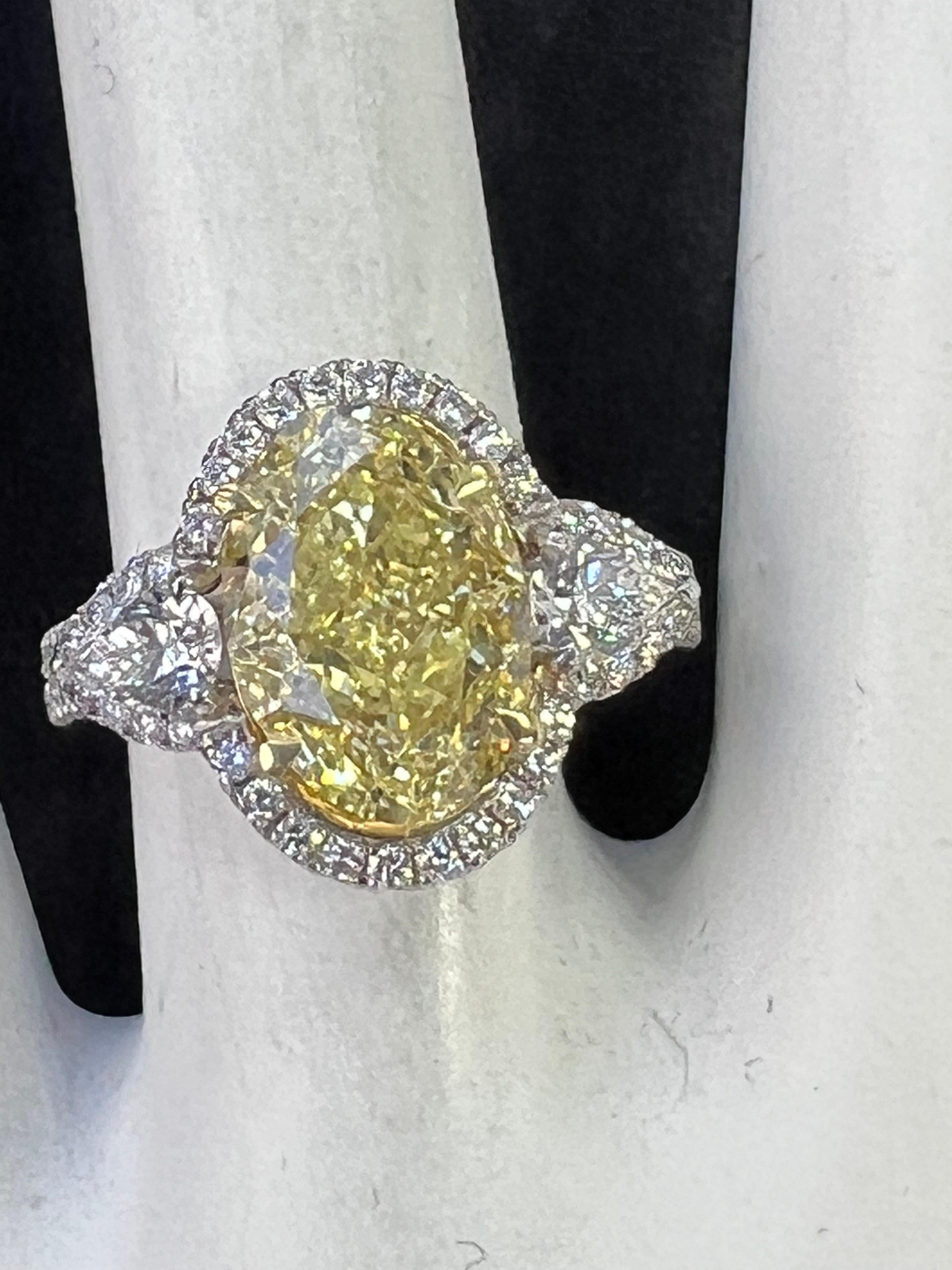 Platinum 3.16ct Oval GIA Certified Natural Yellow VVS Diamond Engagement Ring In Good Condition For Sale In Los Angeles, CA