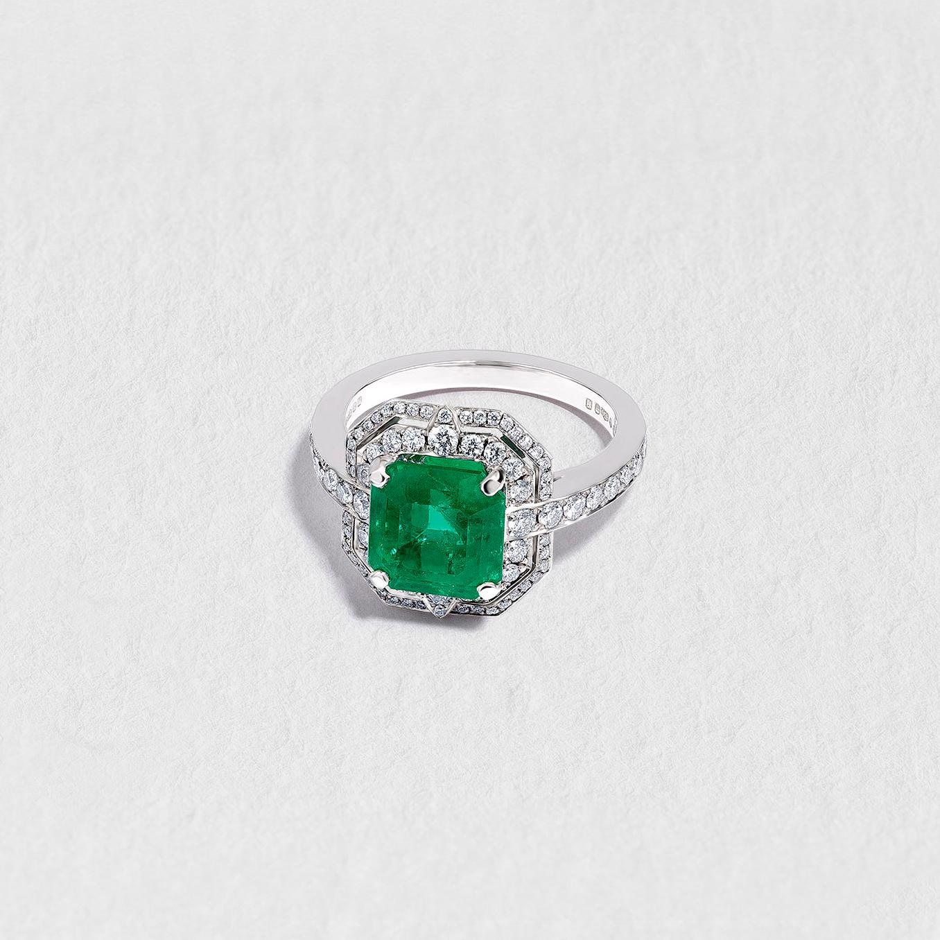 Certified 3.16 Carats Emerald Ring with White Diamonds Halo in Art Deco Style For Sale 3