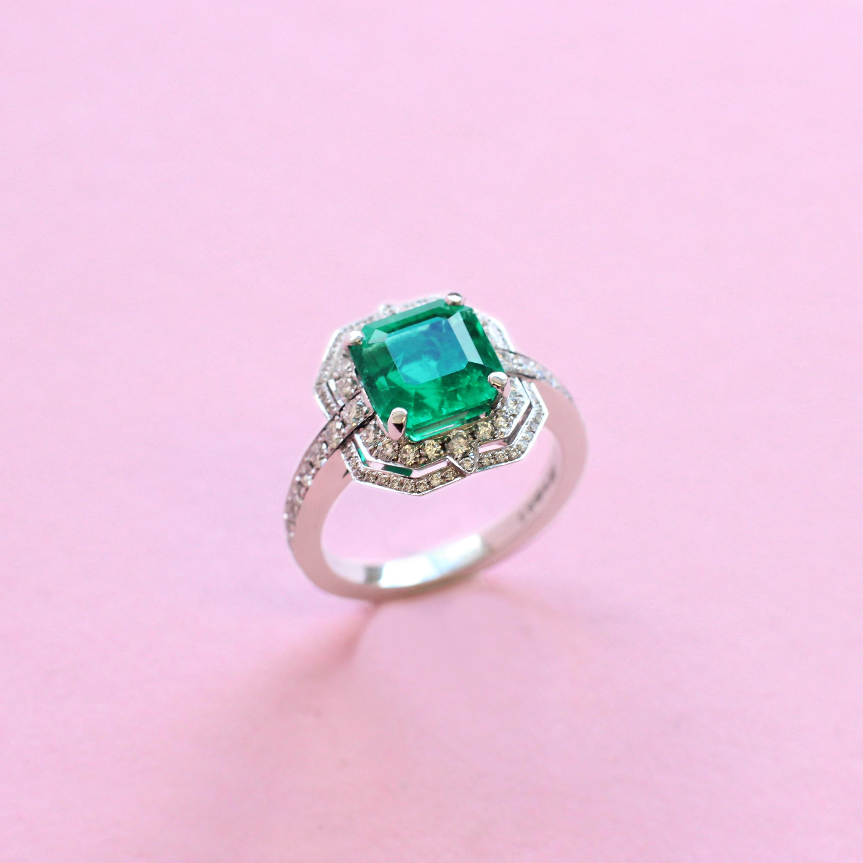 Emerald Cut Certified 3.16 Carats Emerald Ring with White Diamonds Halo in Art Deco Style For Sale