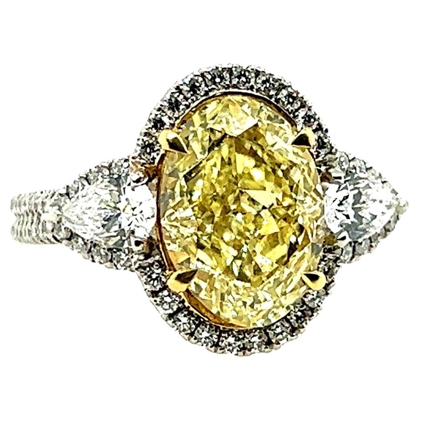 Anello di fidanzamento in platino con diamante giallo naturale VVS da 3,16 carati ovale certificato GIA
