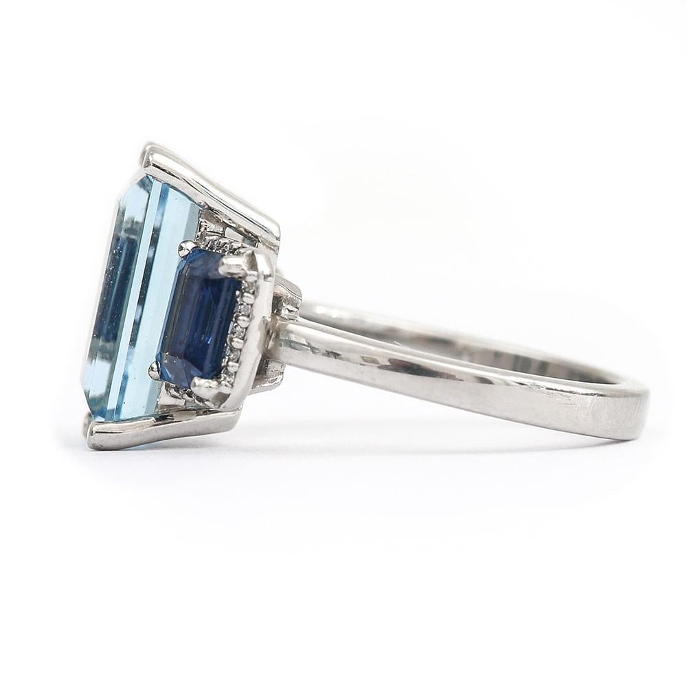 3.20 Carat Aquamarine Blue Sapphire and Diamond Platinum Trilogy Engagement Ring In Good Condition In Lancashire, Oldham
