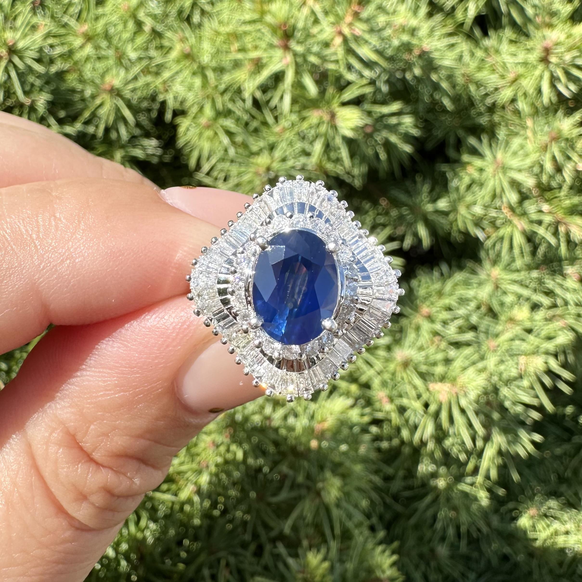 Bague ballerine en platine 3.21ctw Large Deep Blue Oval Sapphire Diamond Ballerina Statement Ring en vente 6