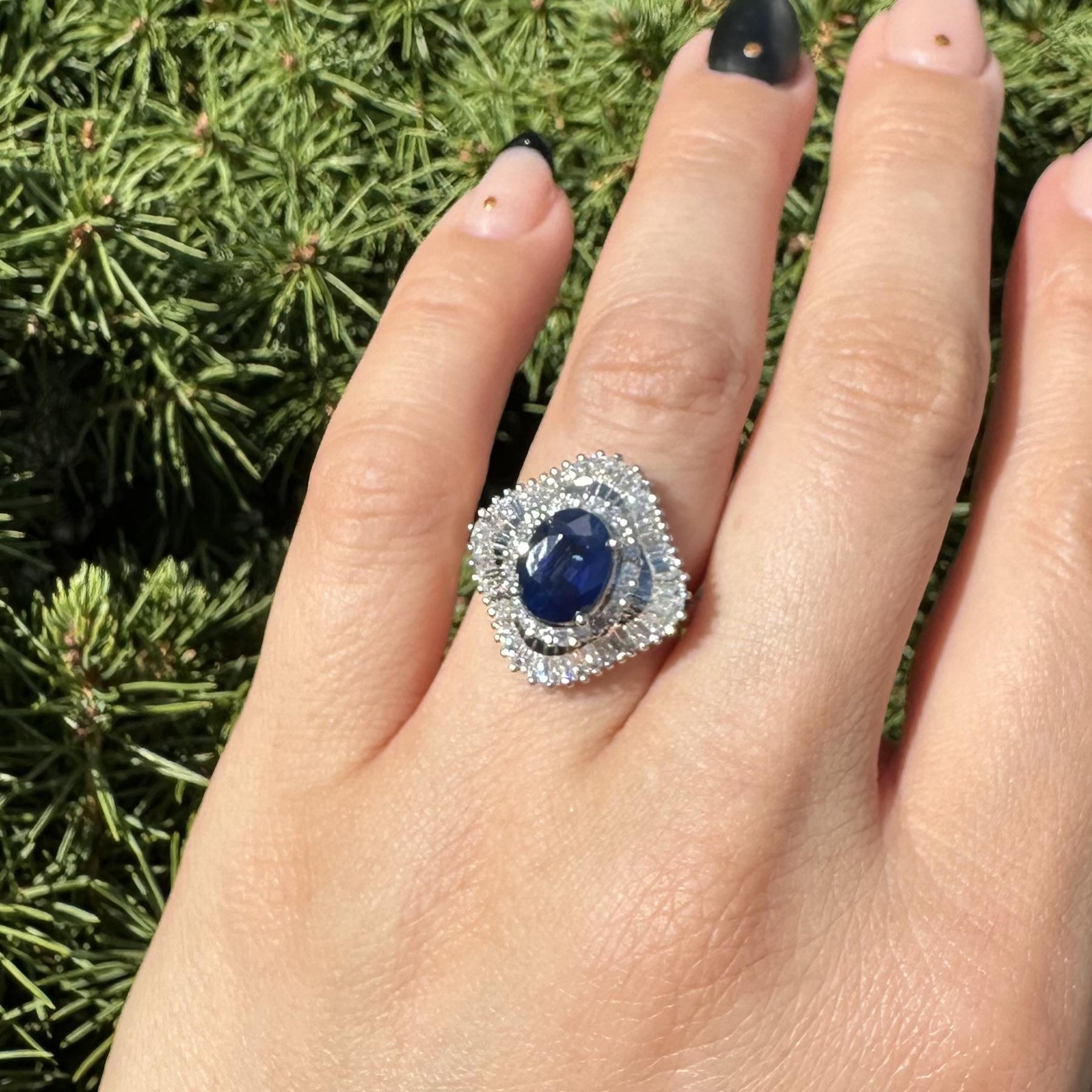 Bague ballerine en platine 3.21ctw Large Deep Blue Oval Sapphire Diamond Ballerina Statement Ring en vente 7