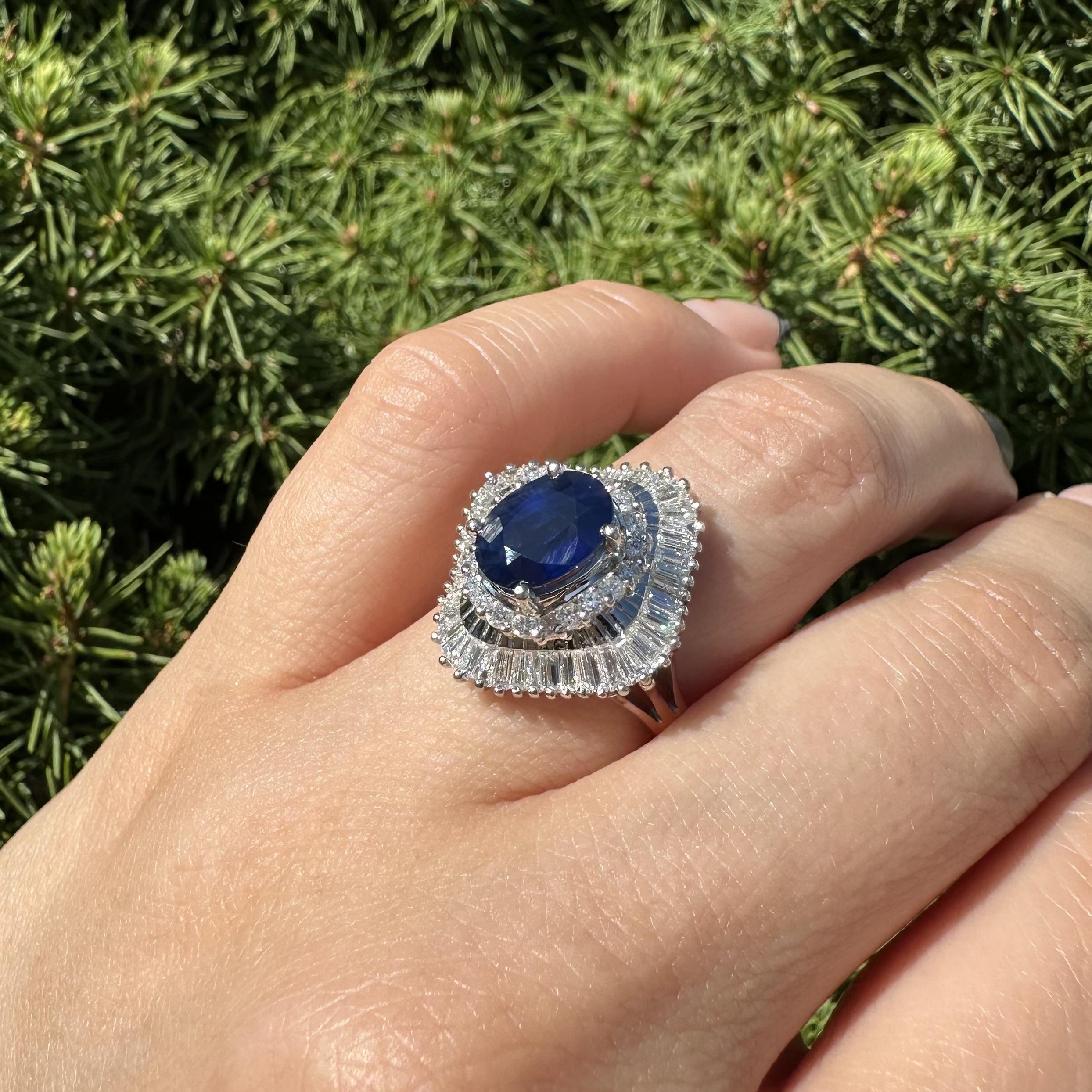 Bague ballerine en platine 3.21ctw Large Deep Blue Oval Sapphire Diamond Ballerina Statement Ring en vente 8