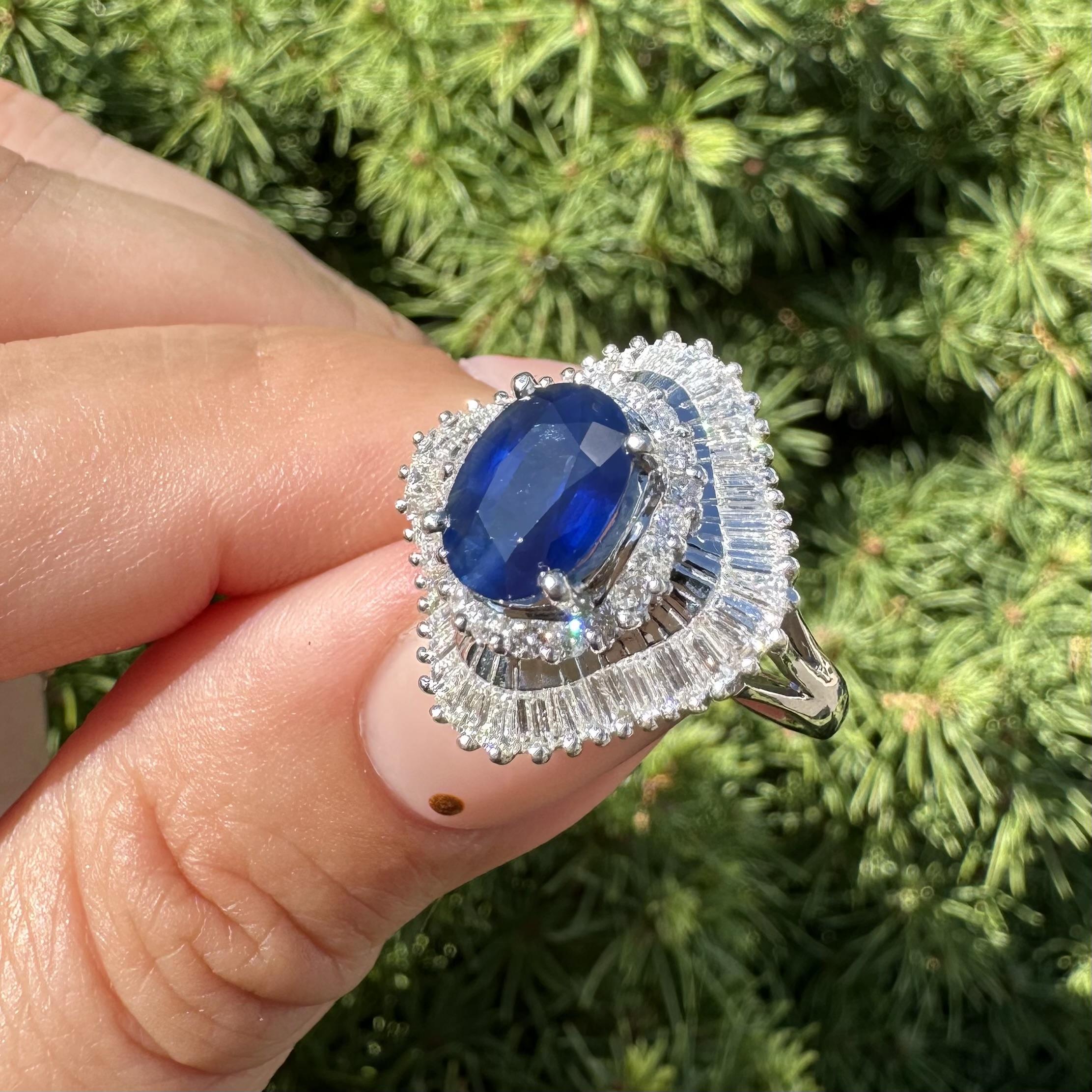 Bague ballerine en platine 3.21ctw Large Deep Blue Oval Sapphire Diamond Ballerina Statement Ring en vente 11