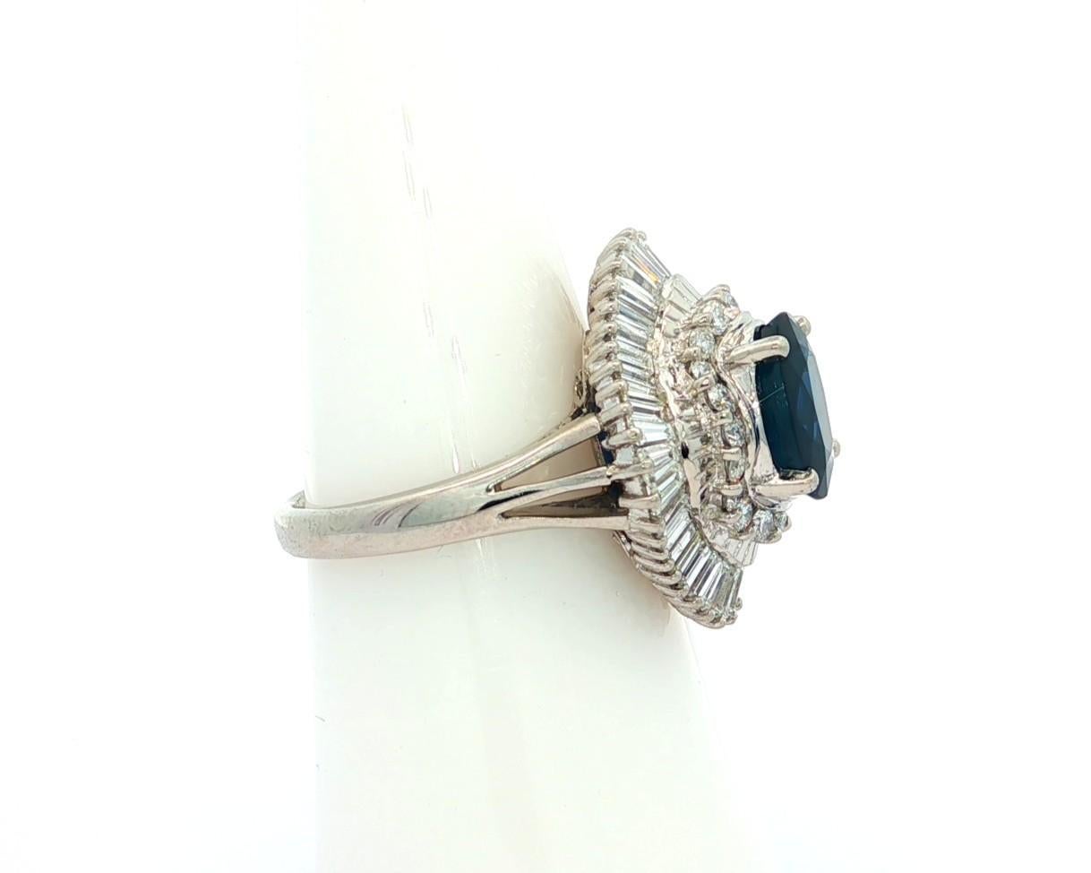 Bague ballerine en platine 3.21ctw Large Deep Blue Oval Sapphire Diamond Ballerina Statement Ring Excellent état - En vente à Montclair, NJ