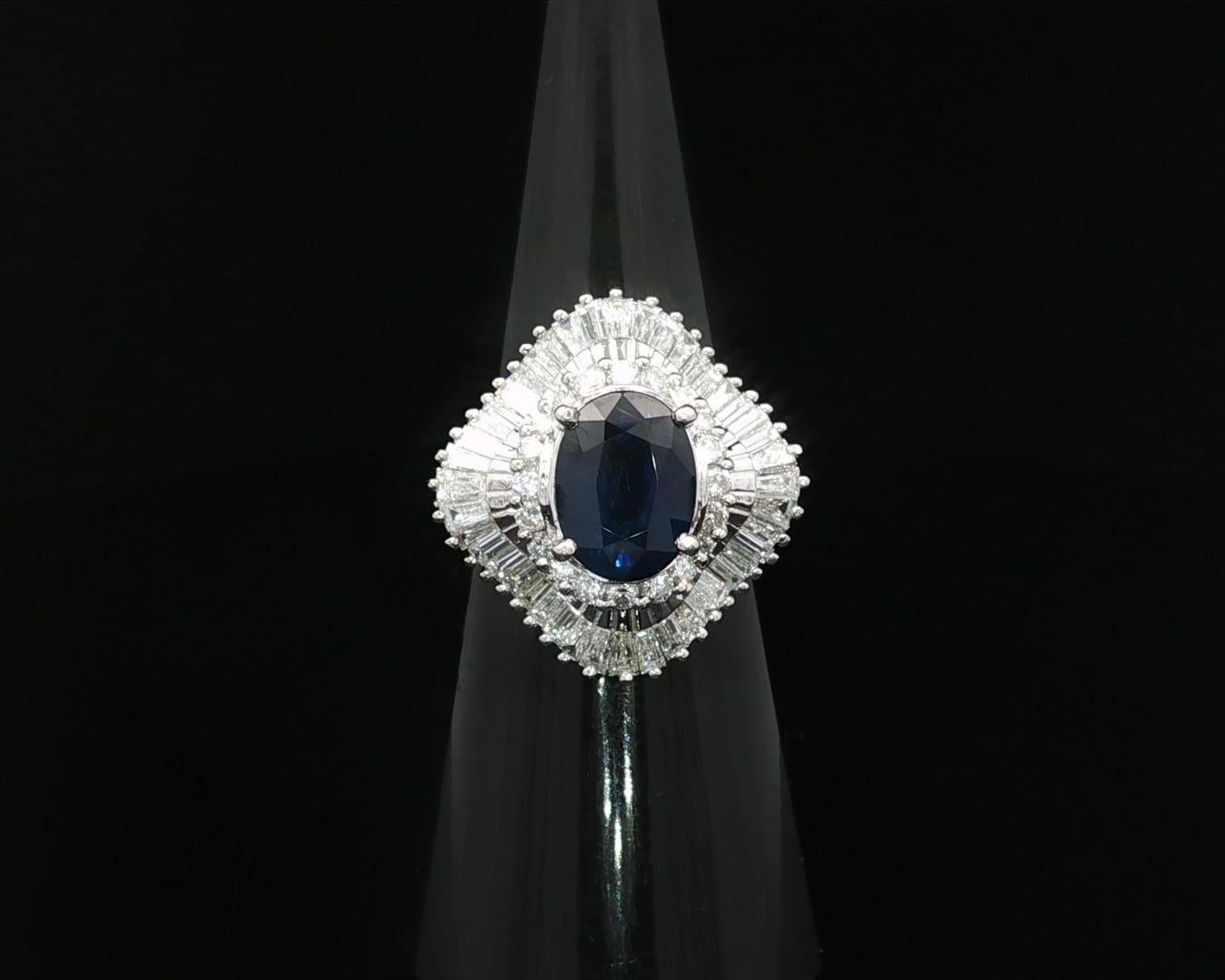 Bague ballerine en platine 3.21ctw Large Deep Blue Oval Sapphire Diamond Ballerina Statement Ring Pour femmes en vente