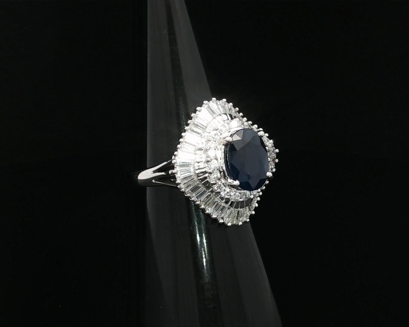 Bague ballerine en platine 3.21ctw Large Deep Blue Oval Sapphire Diamond Ballerina Statement Ring en vente 1