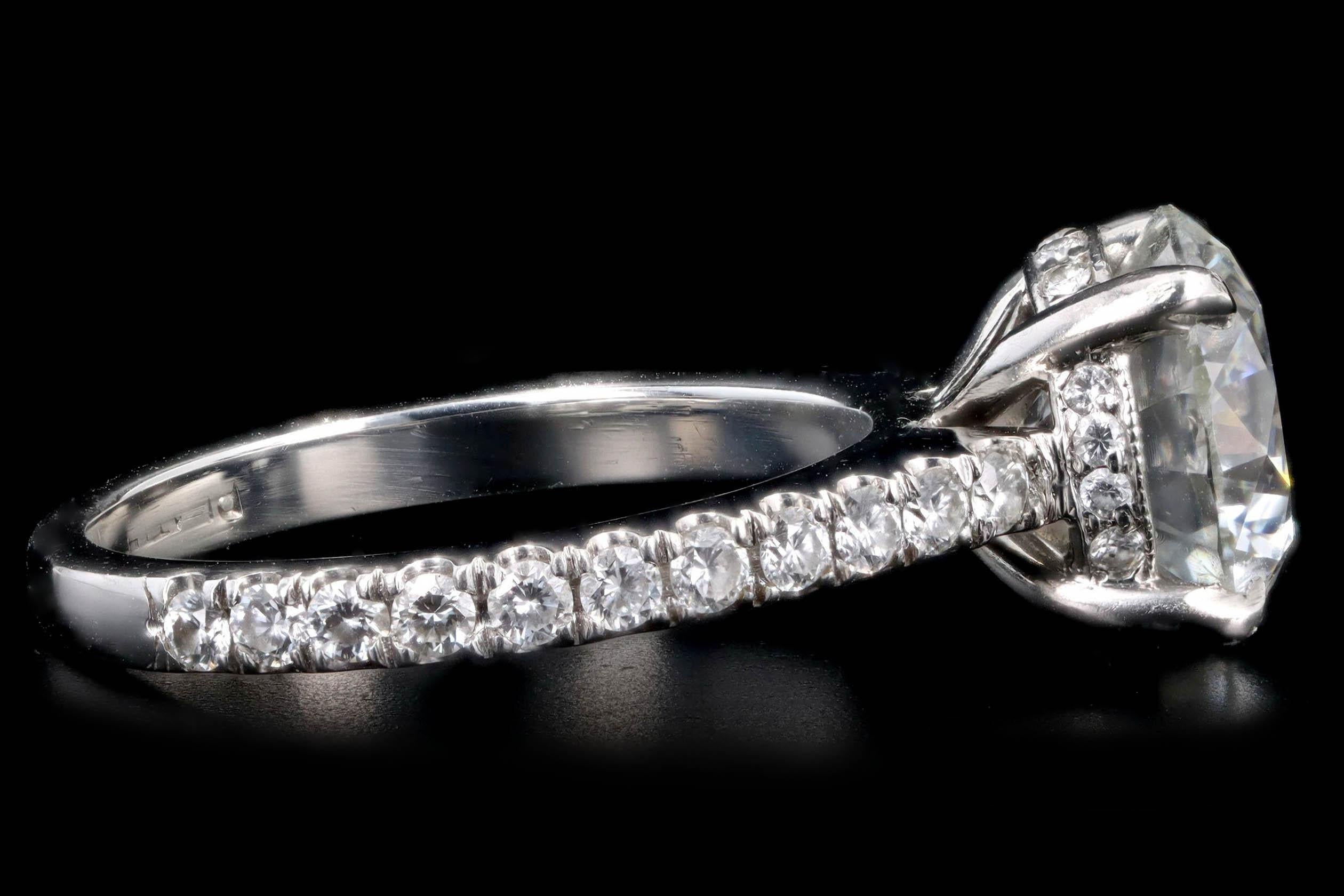 Verlobungsring aus Platin mit 3,24 Karat rundem Brillant-Diamant und verstecktem Halo Damen im Angebot