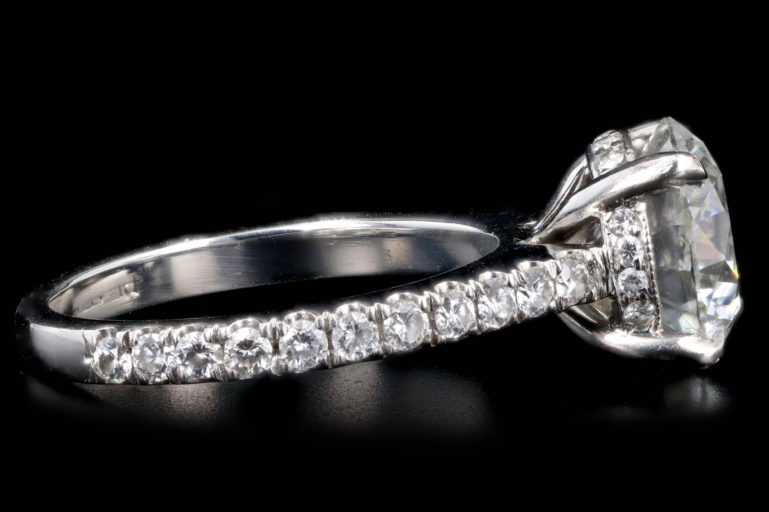 Bague de fiançailles en platine avec halo de diamants ronds brillants de 3,24 carats cachés Pour femmes en vente