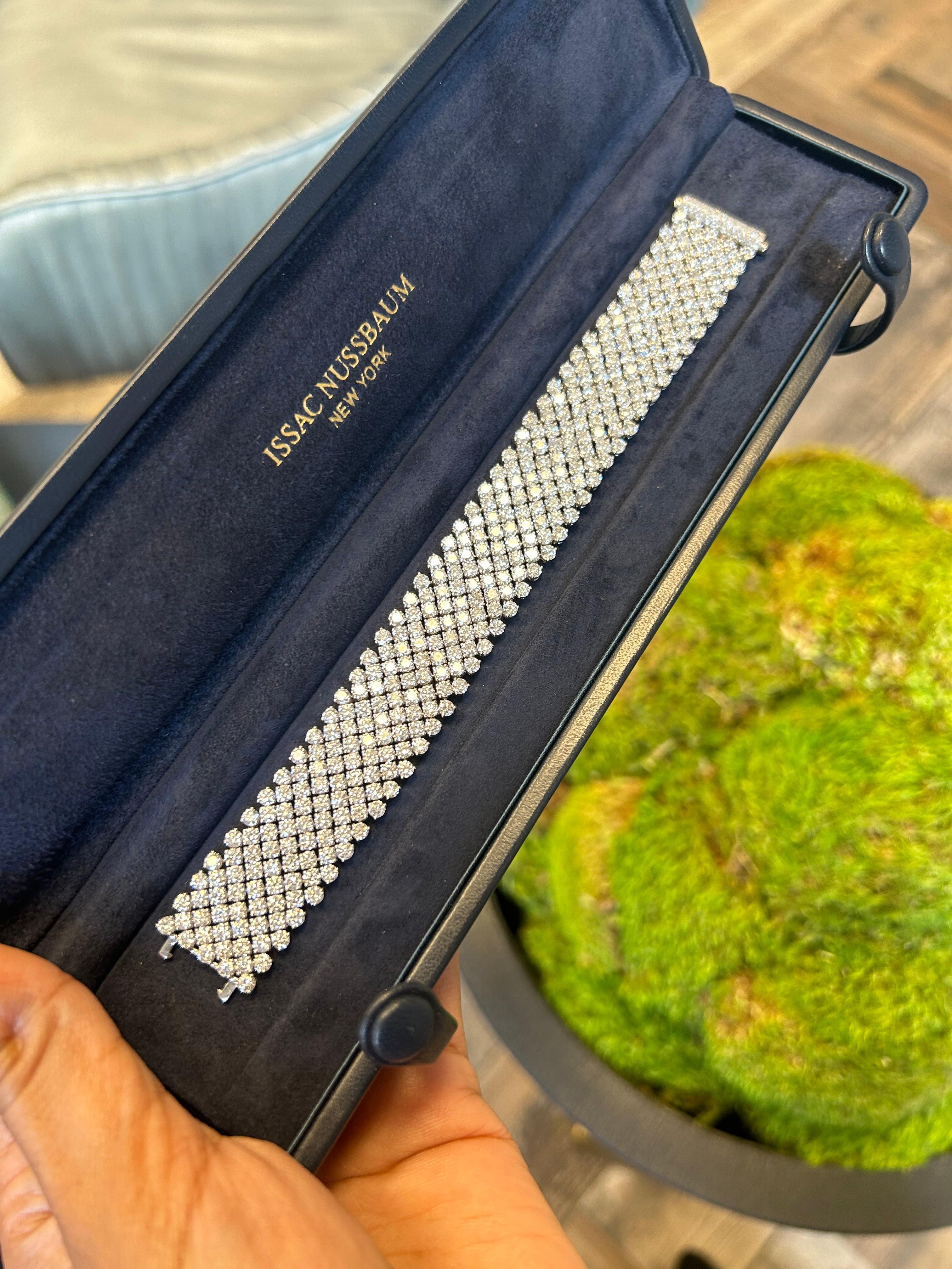 Moderno Bracciale con diamanti a maglia di seta in oro bianco 18 carati da 33,20 carati di Issac Nussbaum. in vendita