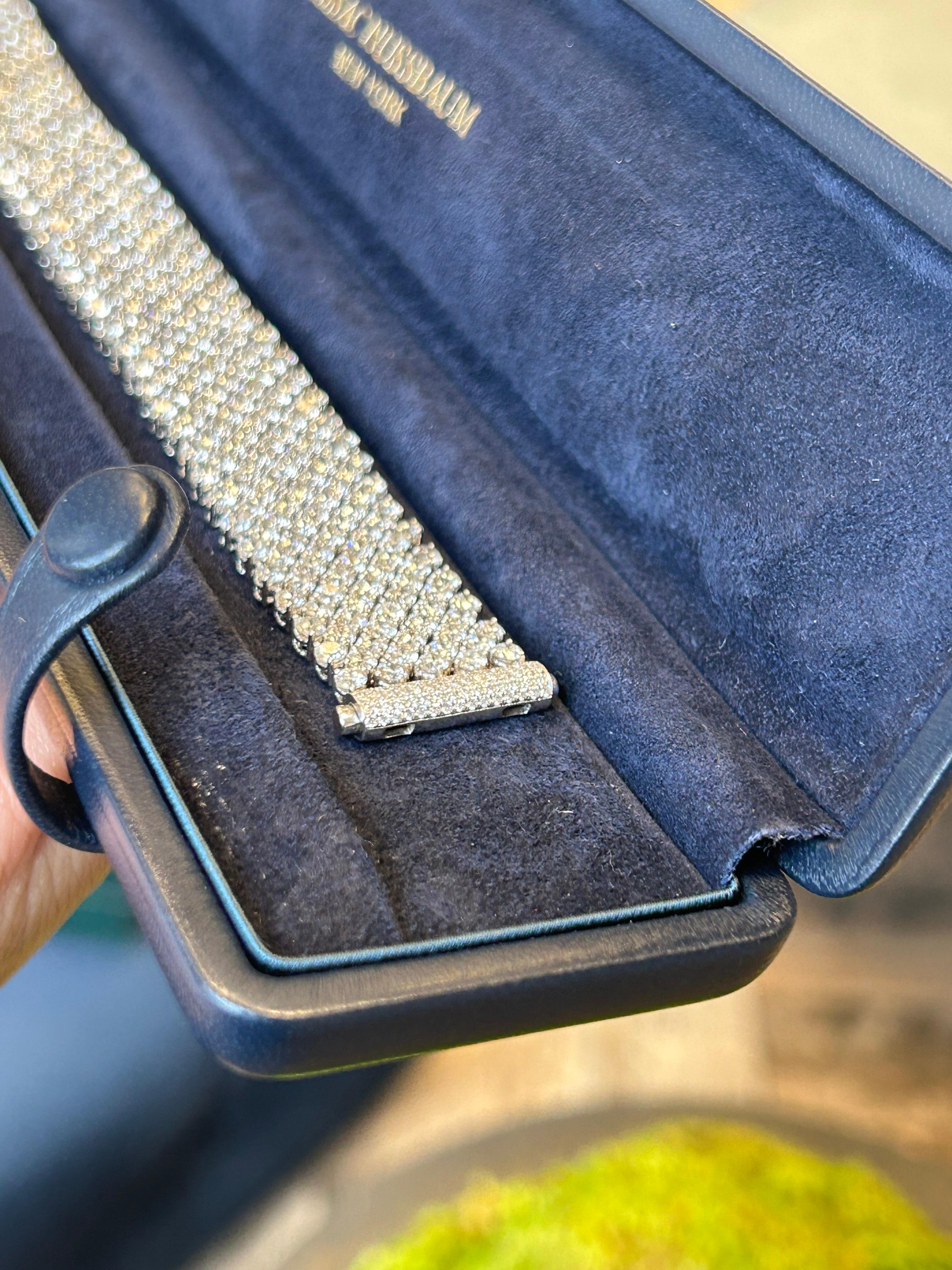 Bracciale con diamanti a maglia di seta in oro bianco 18 carati da 33,20 carati di Issac Nussbaum. In condizioni Nuovo in vendita a New York, NY