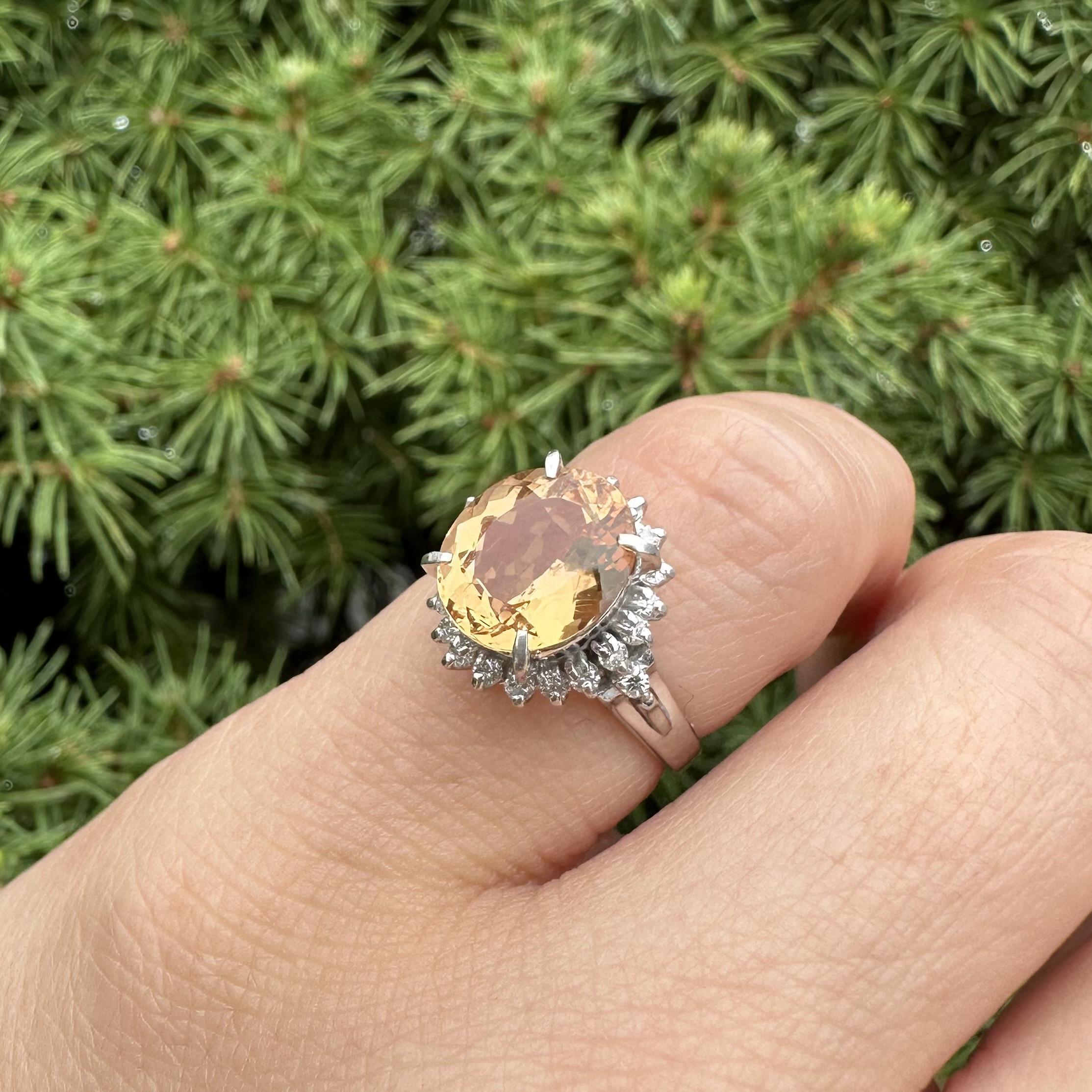 Anillo de Platino con Halo de Diamantes y Topacio Naranja Dorado de 3,46 ctw en venta 9