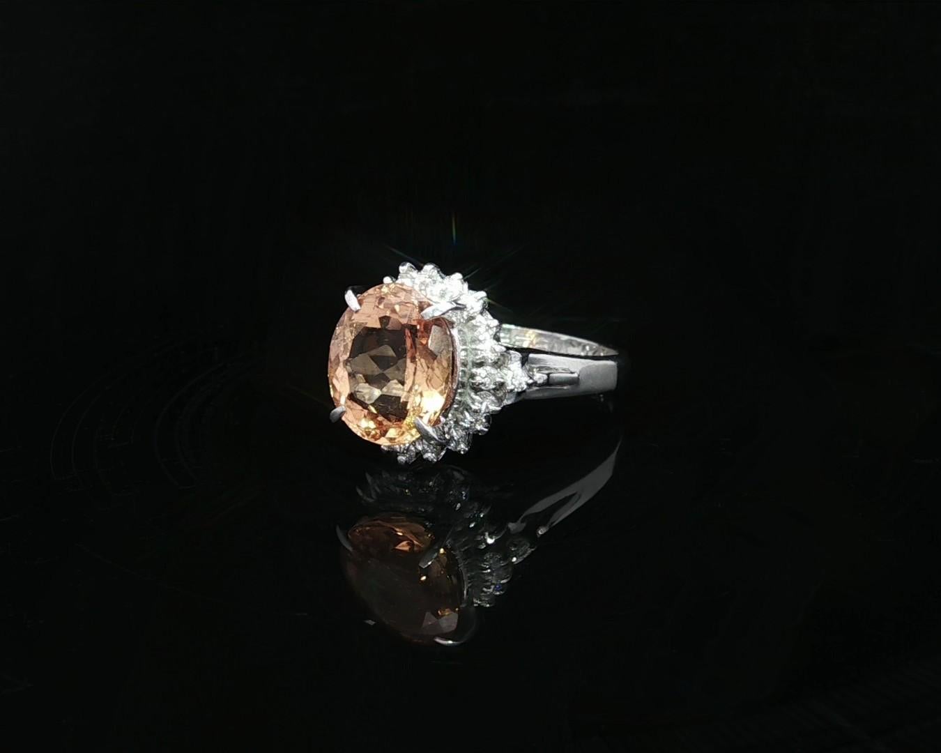Anillo de Platino con Halo de Diamantes y Topacio Naranja Dorado de 3,46 ctw en Excelente estado para la venta en Montclair, NJ