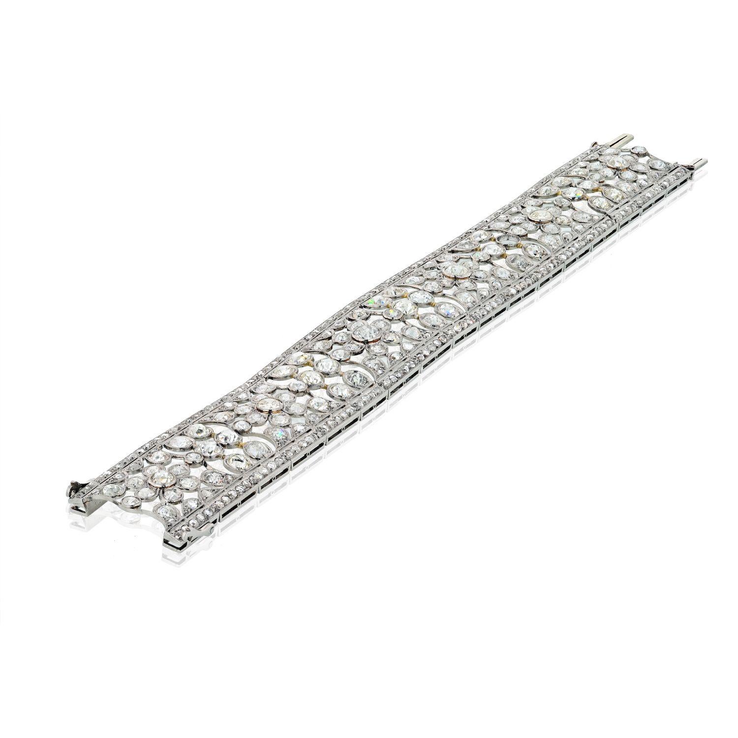 Taille vieille Europe Bracelet ajouré en platine avec diamants ronds taille ancienne de 35 carats en vente