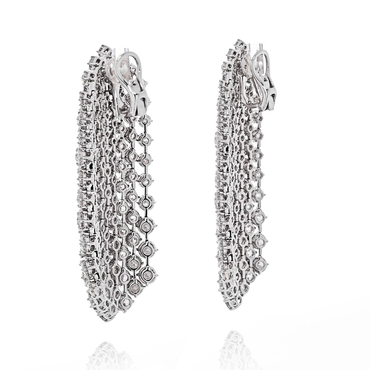 Platinum 35 Carats Cascading Round Diamond Waterfall Earrings In Excellent Condition For Sale In New York, NY