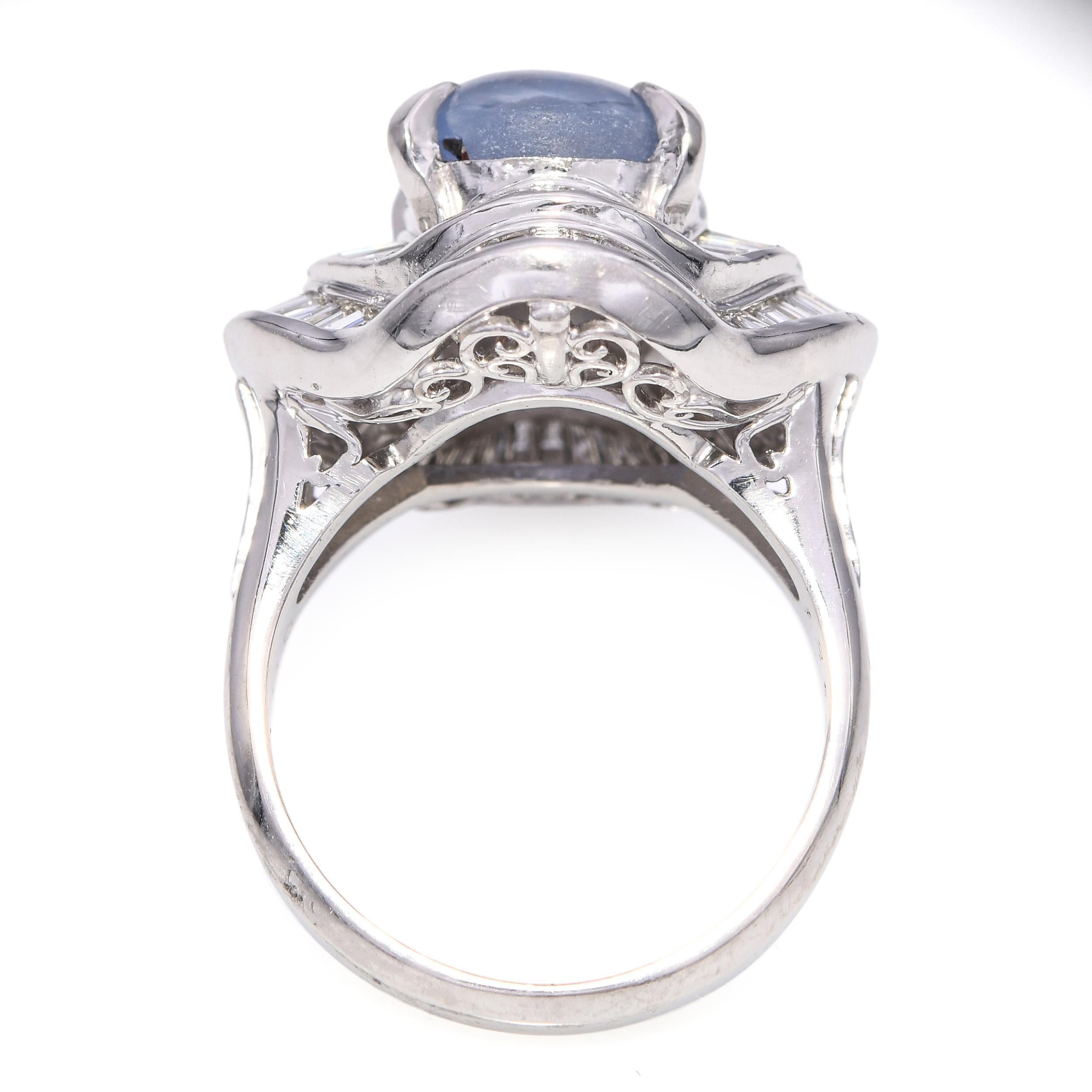 Donna Zaffiro a stella in platino da 3,50 carati e diamante Baguette Halo in vendita