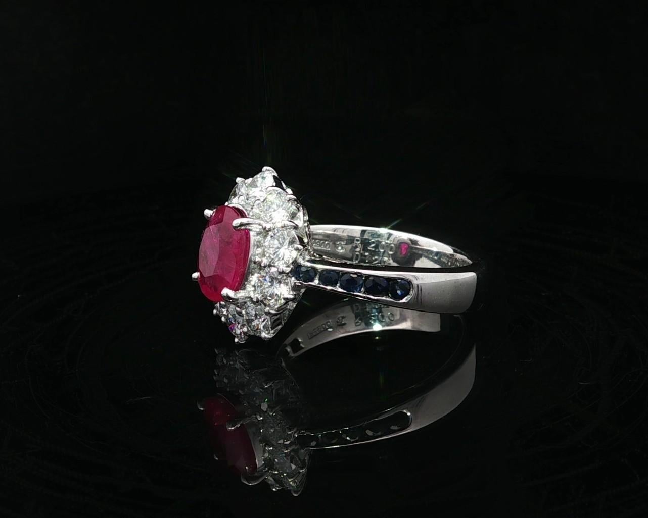 Bague d'épaules en platine 3.52ctw GIA Rouge brillant Rubis de Birmanie Diamant Halo Saphir en vente 7