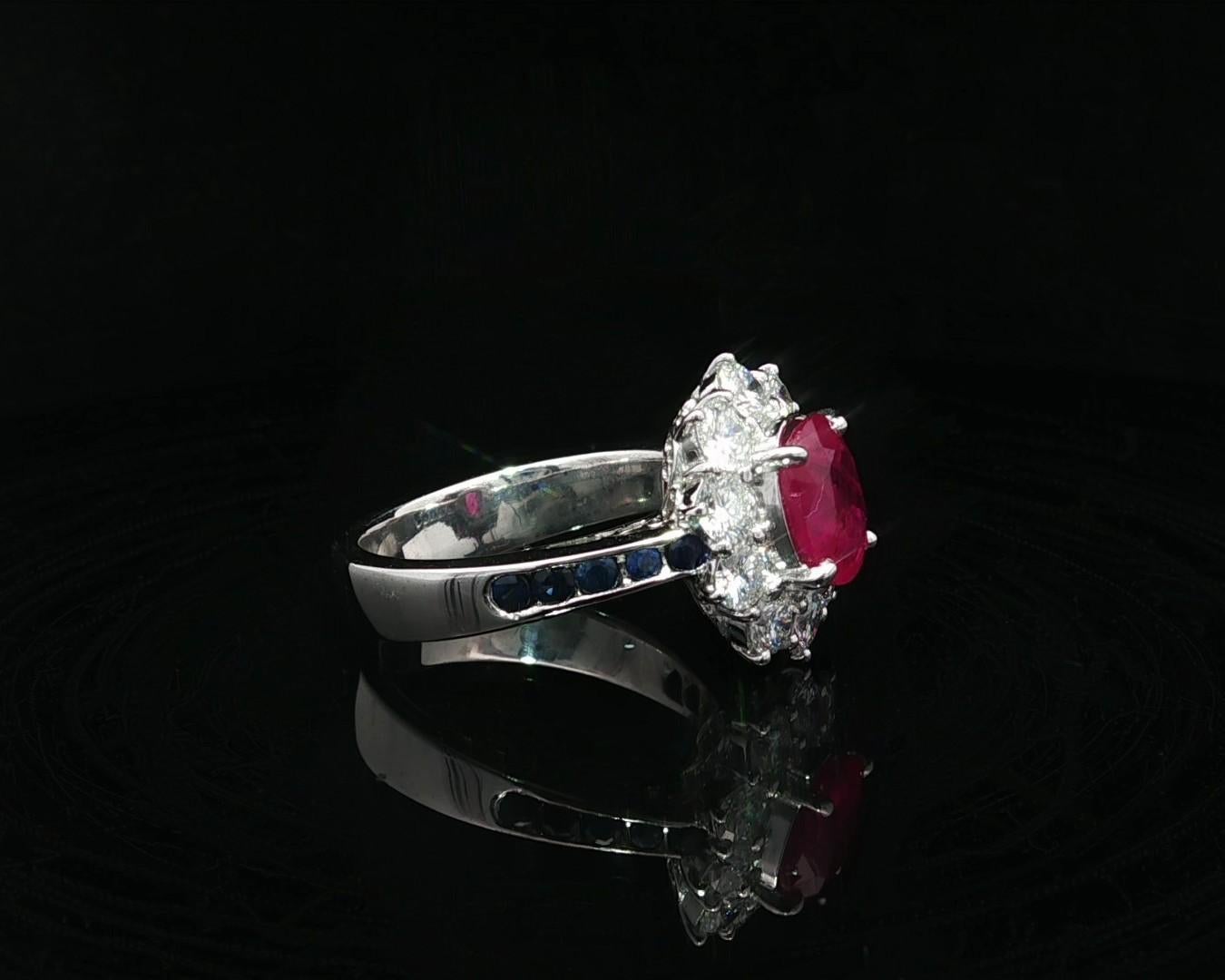 Bague d'épaules en platine 3.52ctw GIA Rouge brillant Rubis de Birmanie Diamant Halo Saphir en vente 8