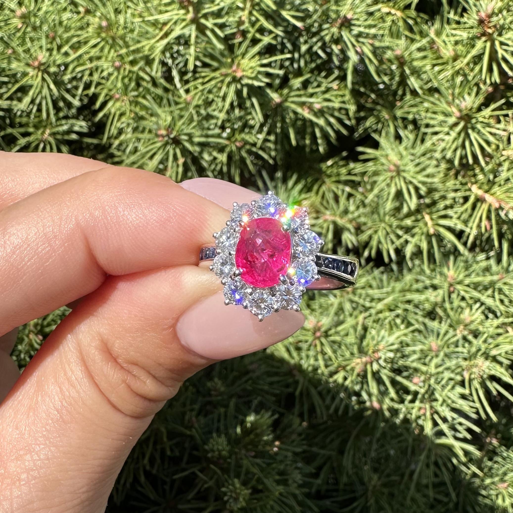 Bague d'épaules en platine 3.52ctw GIA Rouge brillant Rubis de Birmanie Diamant Halo Saphir en vente 10