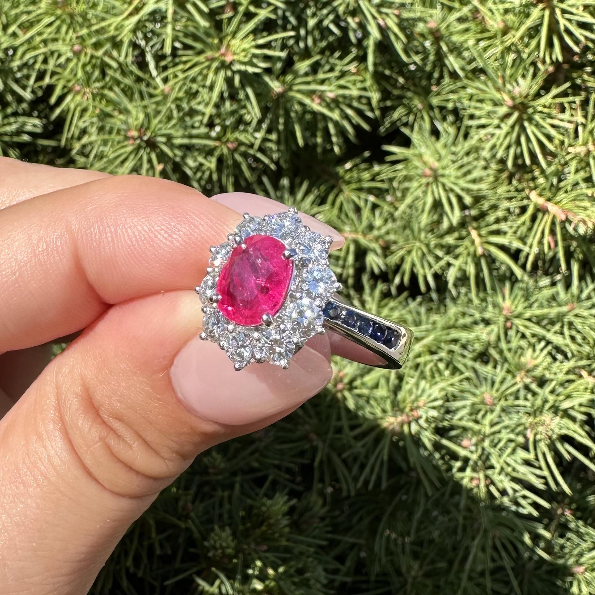 Bague d'épaules en platine 3.52ctw GIA Rouge brillant Rubis de Birmanie Diamant Halo Saphir en vente 11