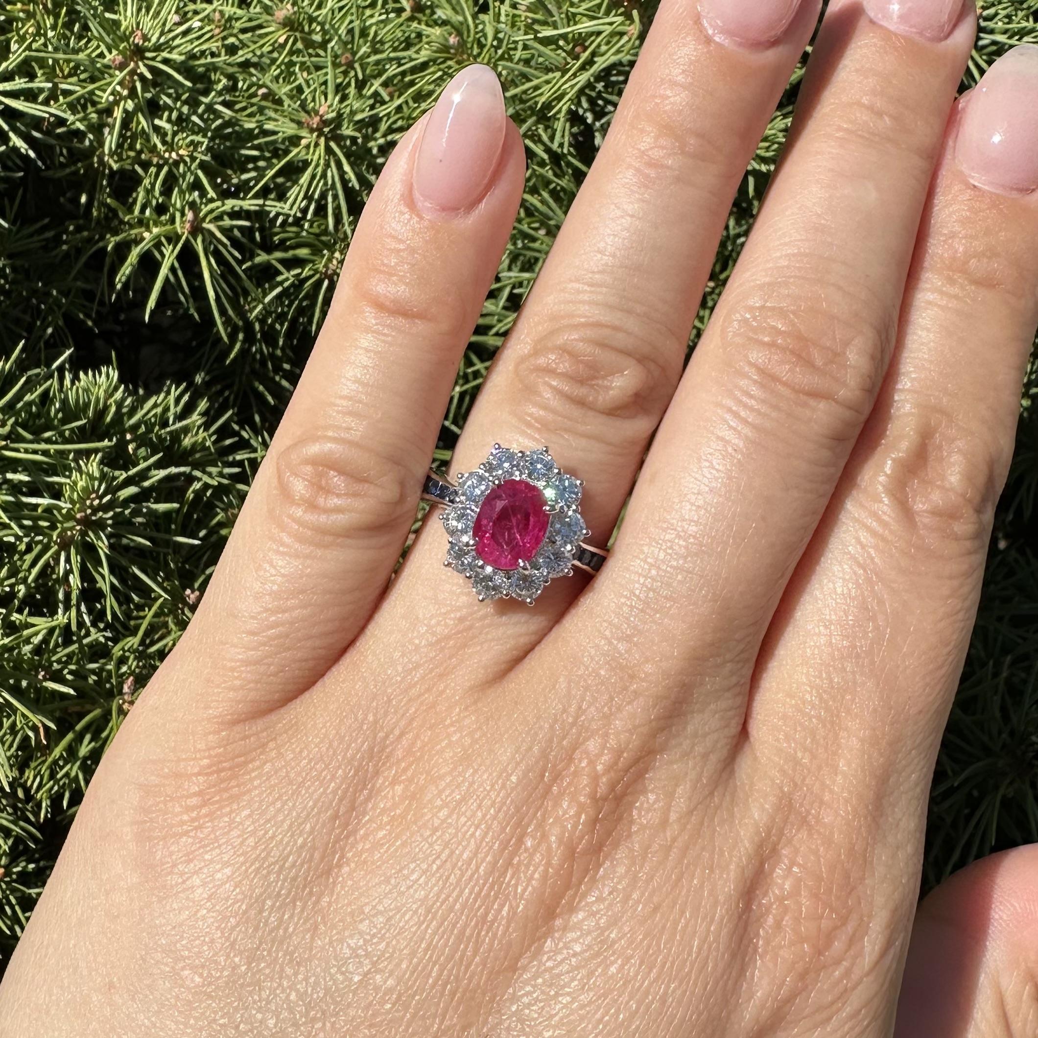 Bague d'épaules en platine 3.52ctw GIA Rouge brillant Rubis de Birmanie Diamant Halo Saphir en vente 13