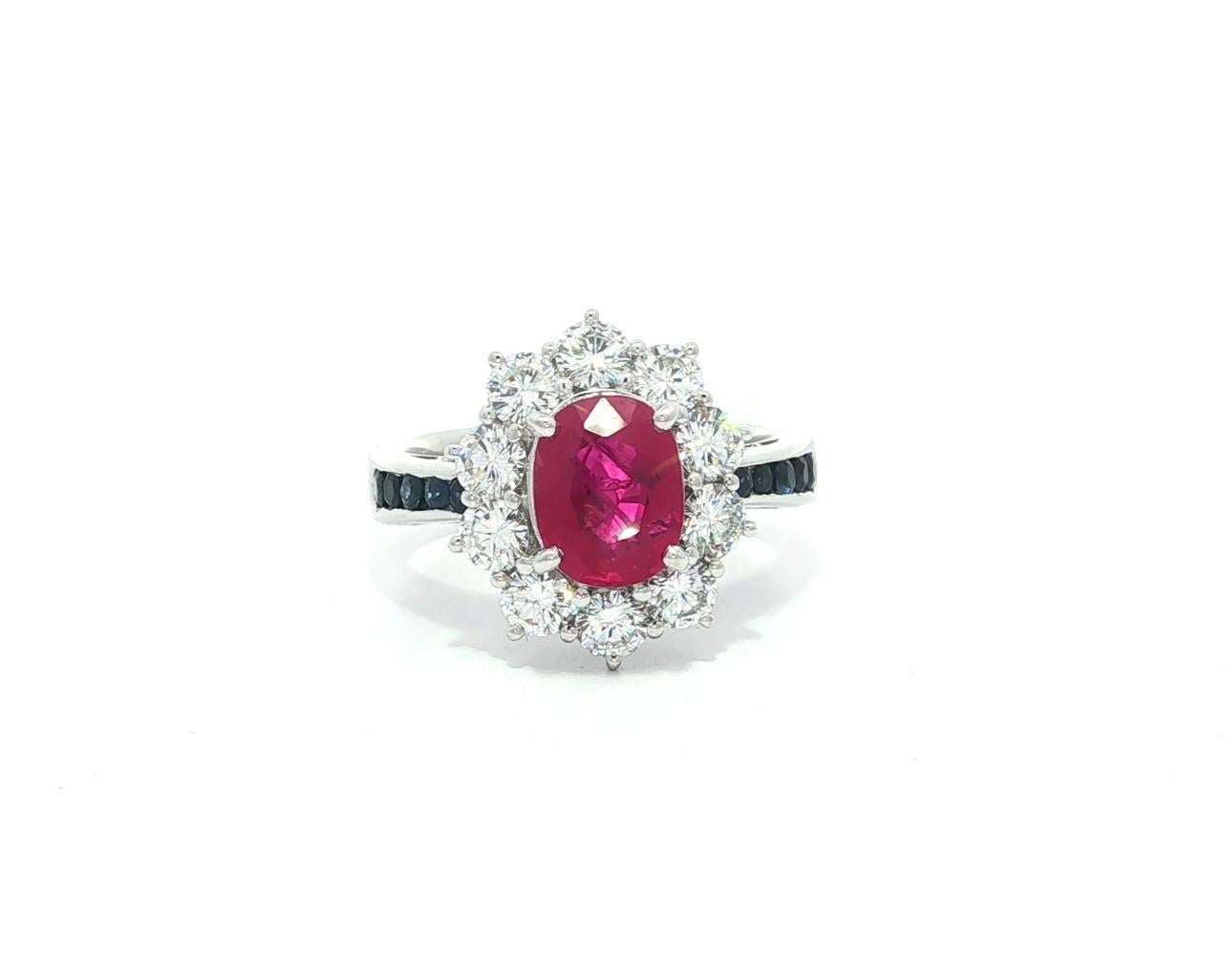 Bague d'épaules en platine 3.52ctw GIA Rouge brillant Rubis de Birmanie Diamant Halo Saphir Excellent état - En vente à Montclair, NJ