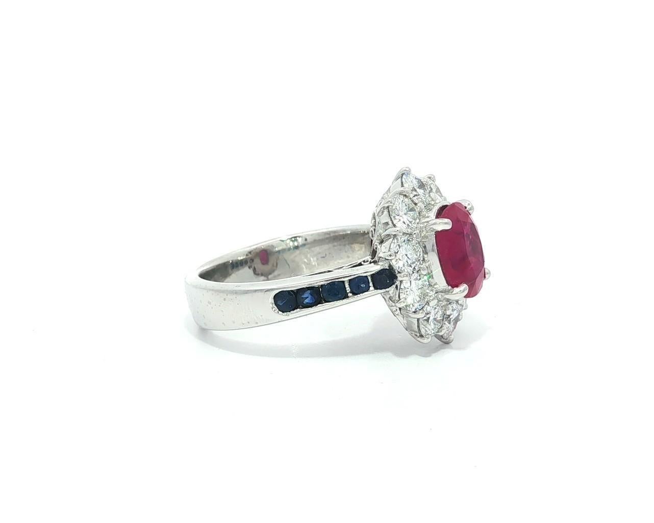 Bague d'épaules en platine 3.52ctw GIA Rouge brillant Rubis de Birmanie Diamant Halo Saphir Pour femmes en vente