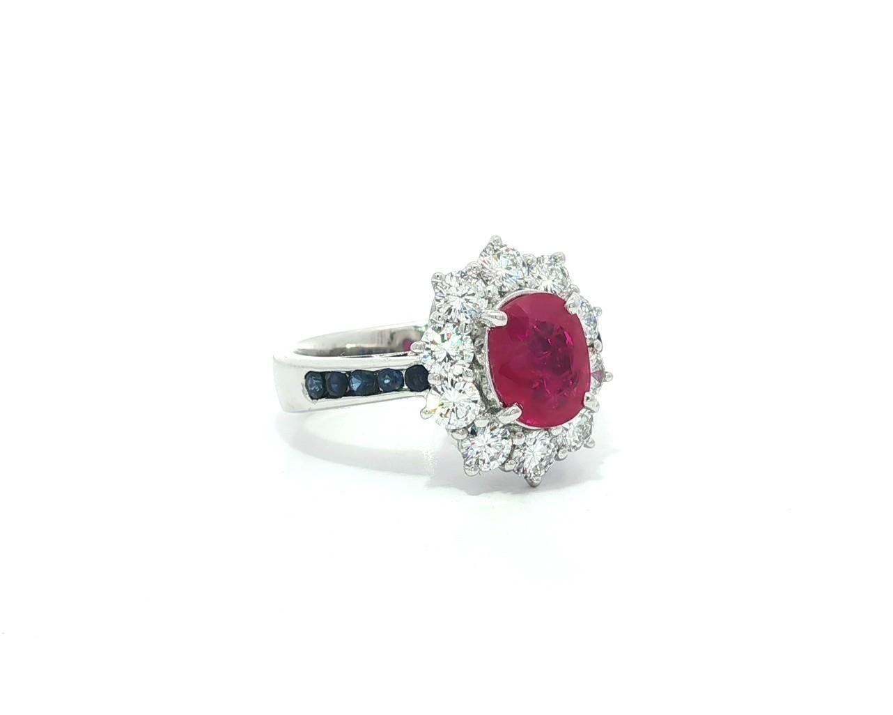 Bague d'épaules en platine 3.52ctw GIA Rouge brillant Rubis de Birmanie Diamant Halo Saphir en vente 2