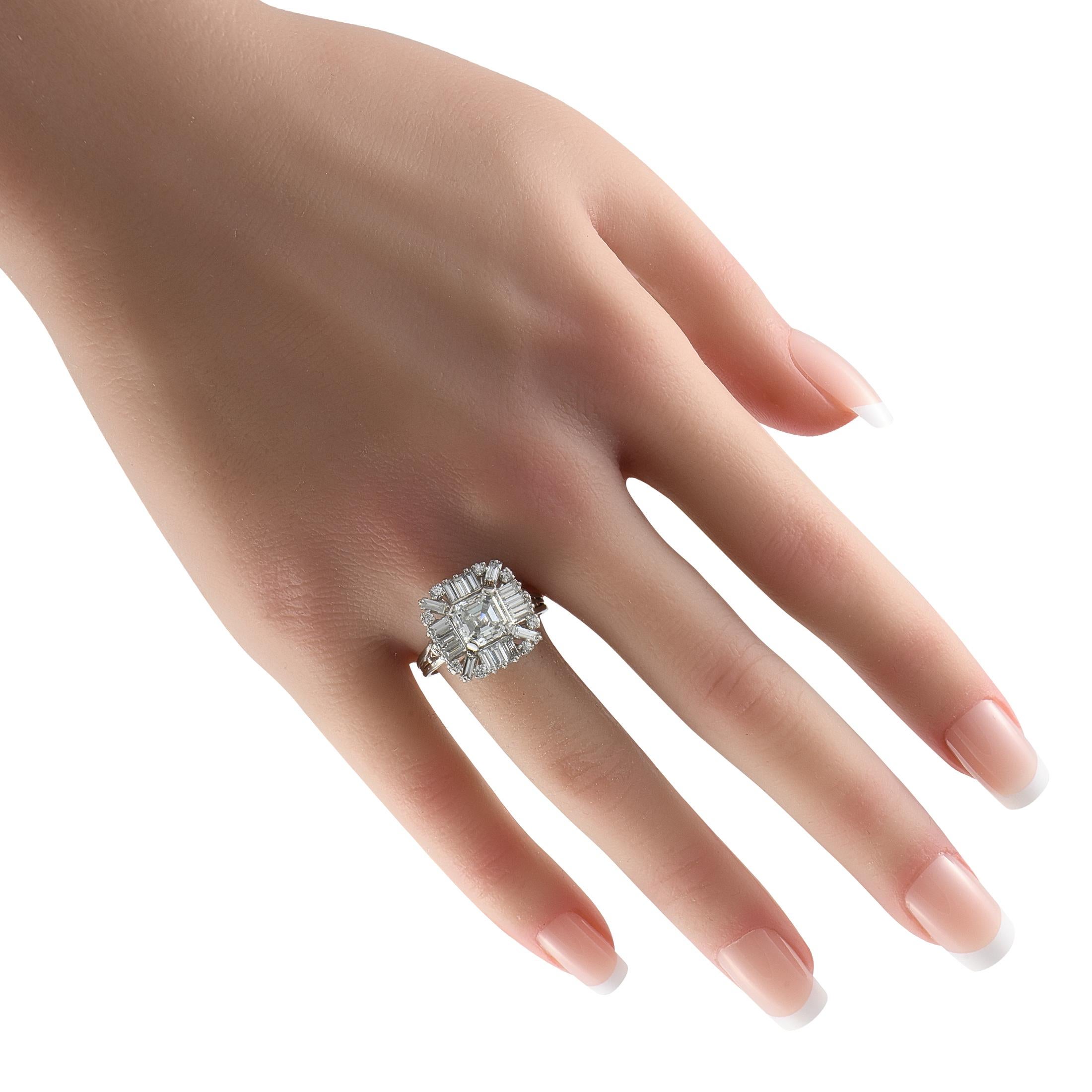 Taille baguette Bague en platine avec diamant de 3,56 ct en vente