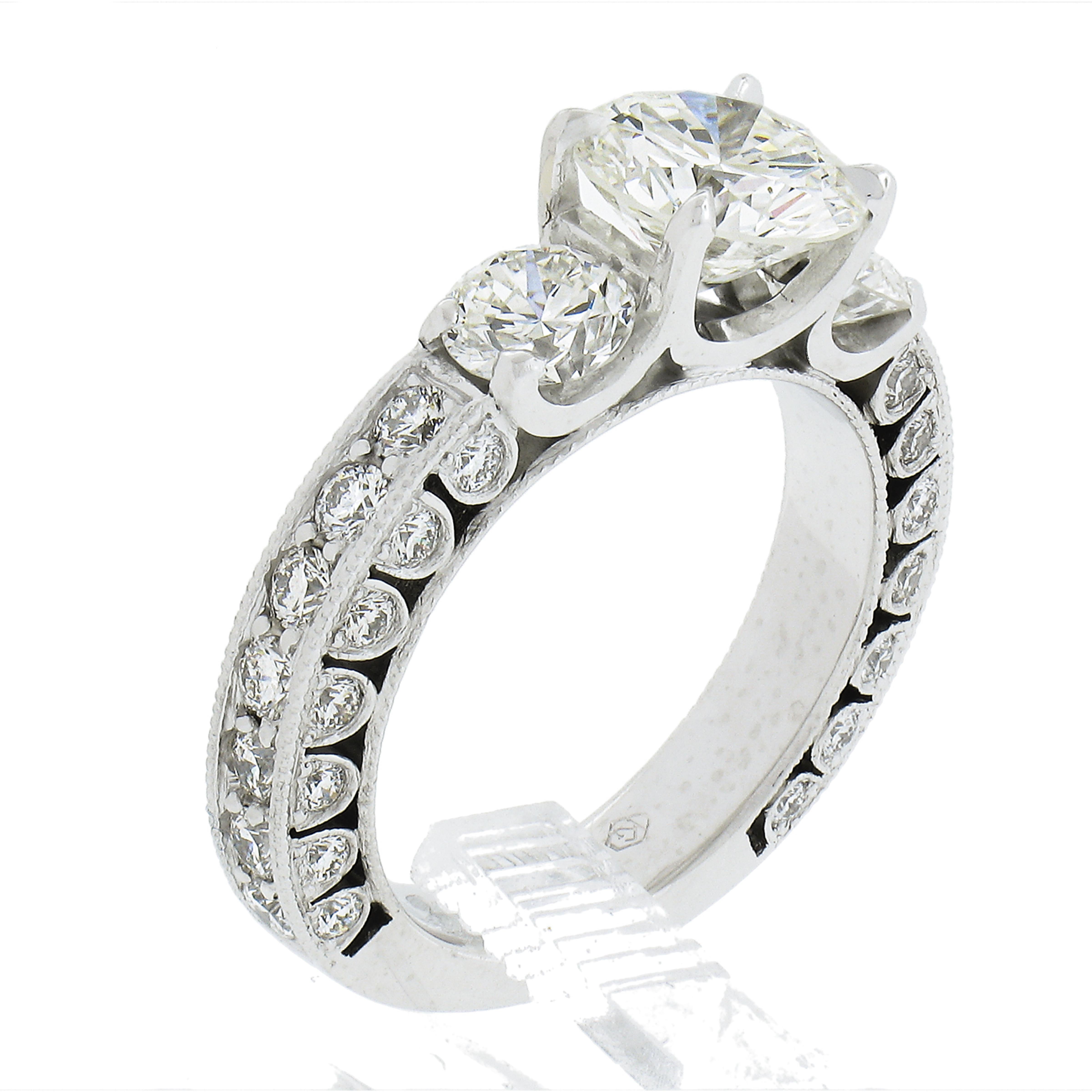 Anello di fidanzamento in platino con diamanti rotondi con classificazione GIA da 3,61 ct. in vendita 4